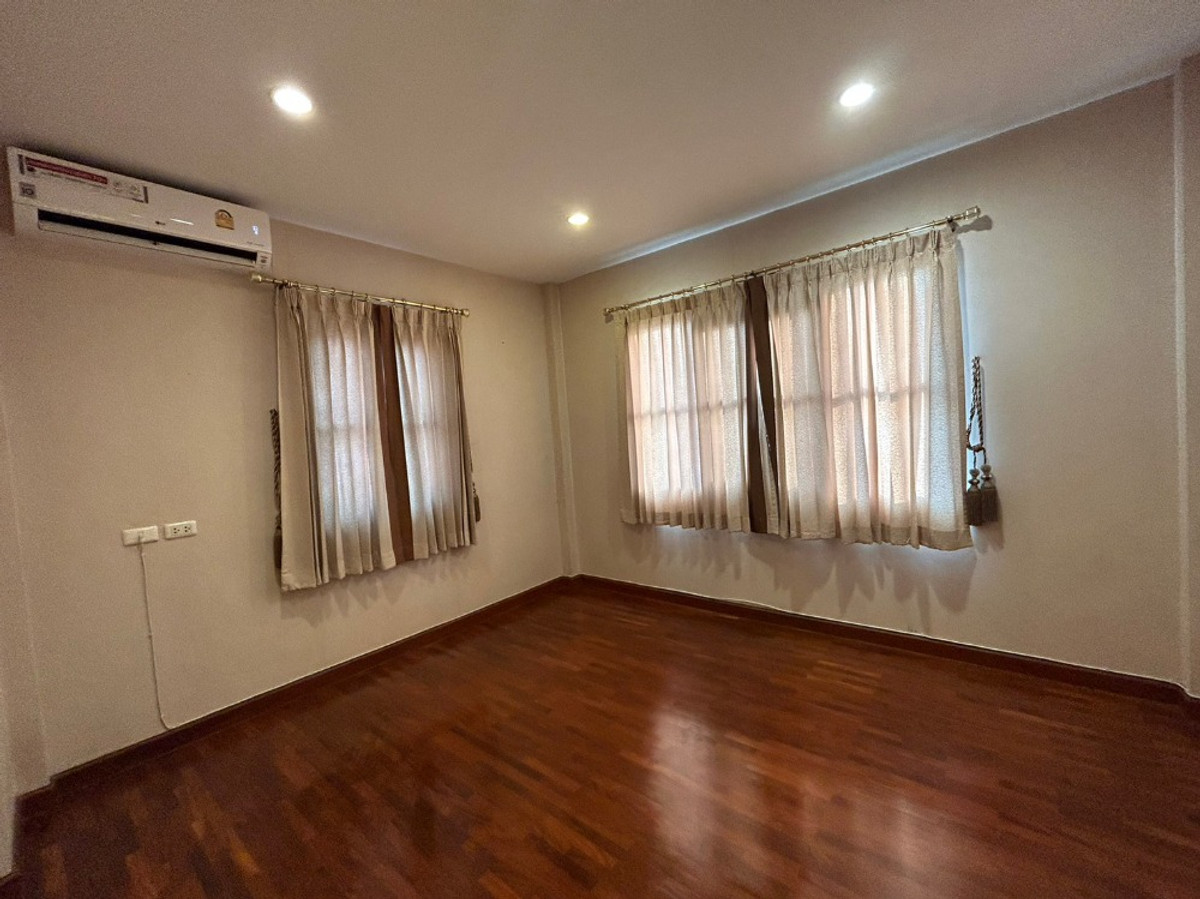 ให้เช่าบ้านพระราม 5 ราชพฤกษ์ บางกรวย : บ้านเดี่ยว มีหลังคาเต็มที่พื้นที่ ติดถนนราชพฤกษ์ 4ห้องนอน ใกล้ DBS