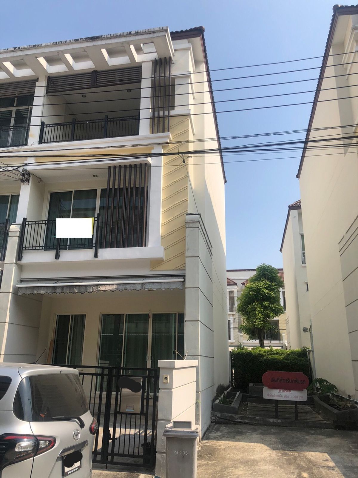 ให้เช่าทาวน์โฮมเกษตร นวมินทร์ ลาดปลาเค้า : ทาวน์โฮม3ชั้น 3ห้องนอน ซอยลาดปลาเค้า79 เฟอร์นิเจอร์ครบ พร้อมอยู่ เลี้ยงสัตว์ได้