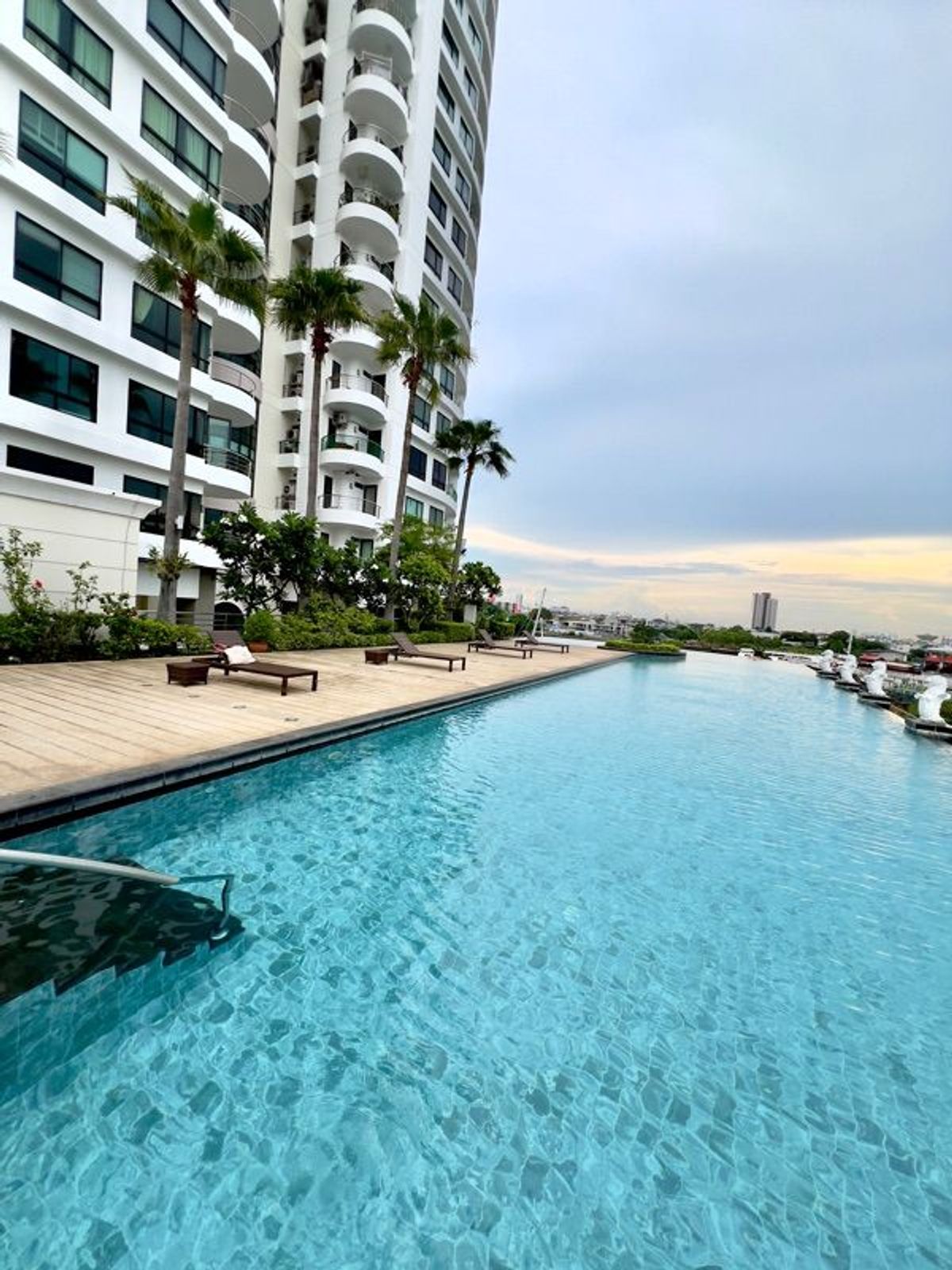 For SaleCondoRama3 (Riverside),Satupadit : 🌊 Spacious River View Condo at Supalai Casa Riva with Wide Balconies! Fully Furnished, Prime Location Near Charoenkrung–Rama 3 and Business District