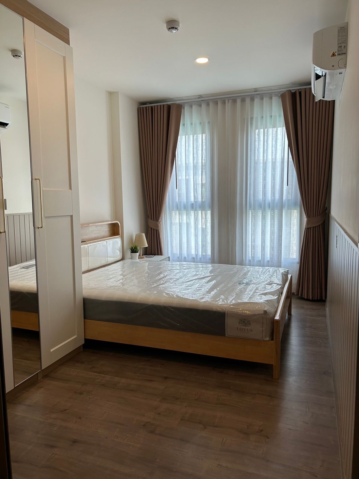 ขายคอนโดปิ่นเกล้า จรัญสนิทวงศ์ : Sale /Rent   Aspire Pinklao - Arun Ammarin คอนโด Low Rise  5 ชั้น ห้องทิศตะวันออก  ใกล้ รพ.ศิริราช และ MRT บางขุนนนท์