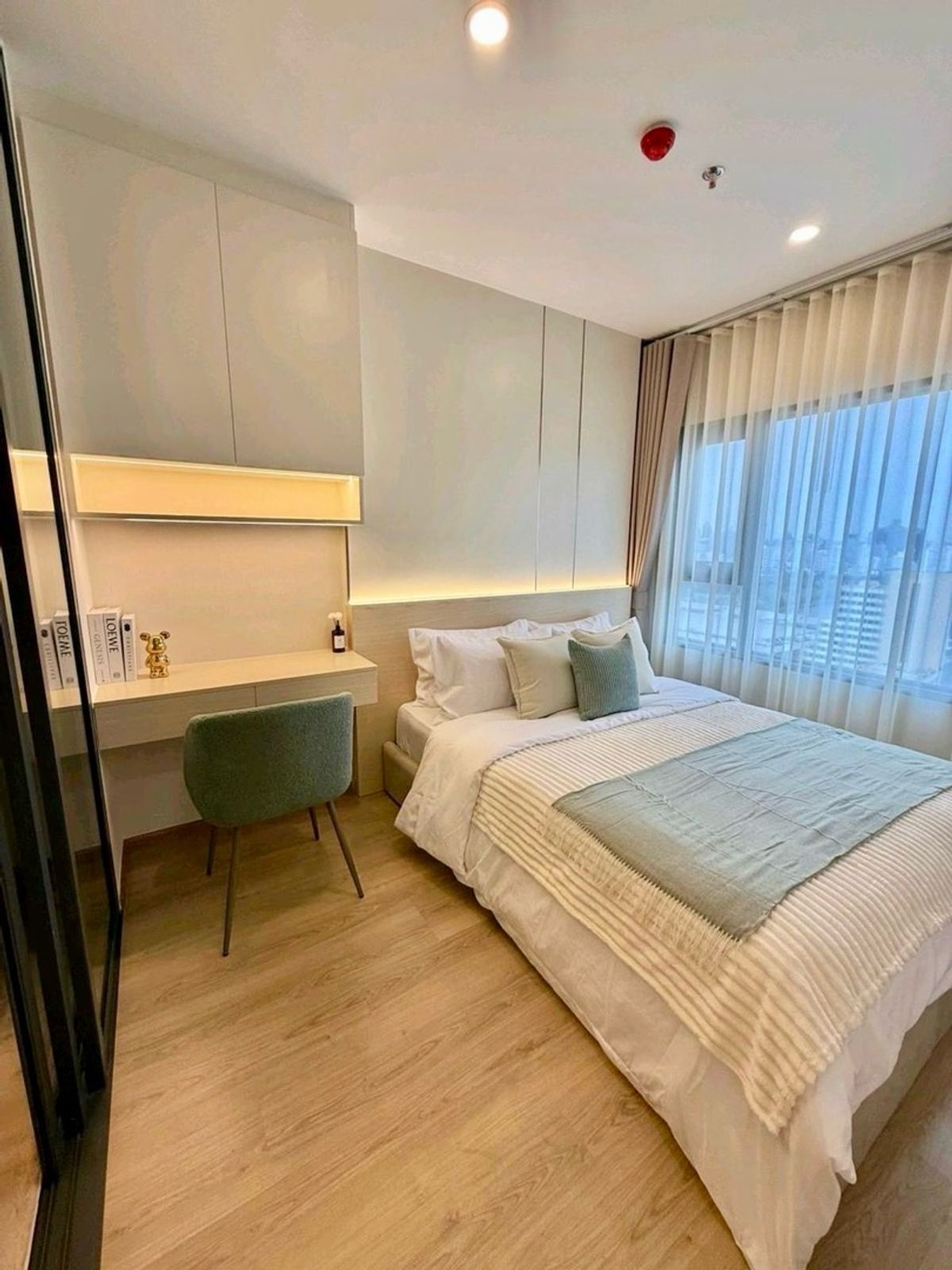 ให้เช่าคอนโดคลองเตย กล้วยน้ำไท : 🏙️ Life Rama 4 Asoke - ห้องมินิมอล มินิใจ วิวหลักล้านเจ้าพระยา ใจกลางเมือง ✨ 