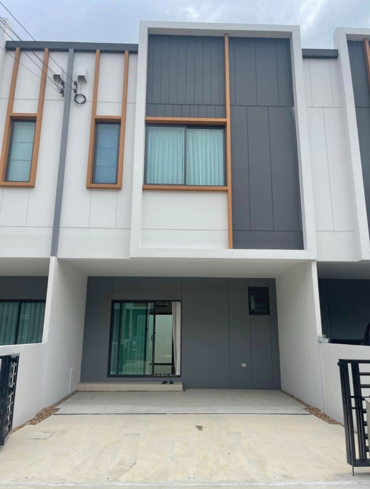 ให้เช่าทาวน์โฮมสมุทรปราการ สำโรง : ให้เช่า ทาวนโฮม อณาสิริ บางนา บ้านใหม่พร้อมอยู่ 
