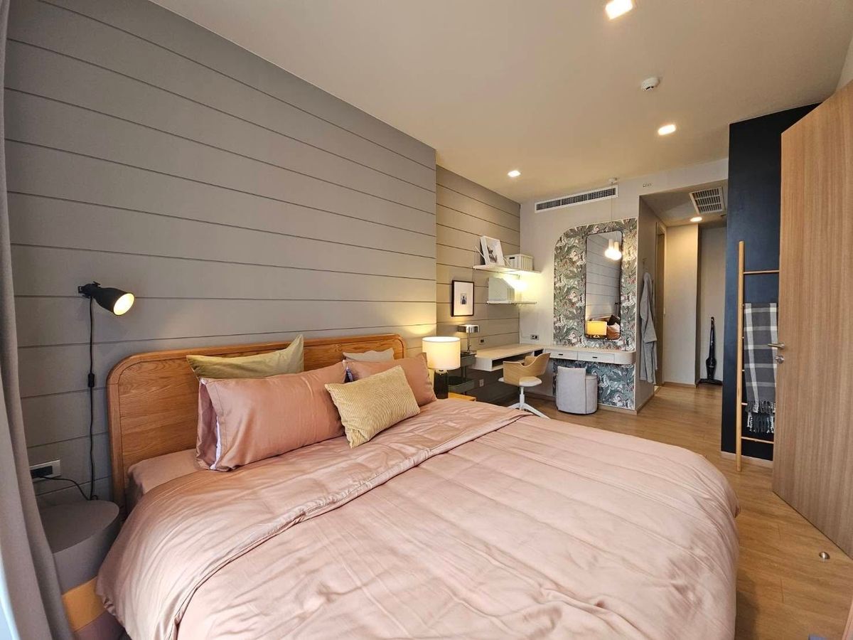 For SaleCondoSukhumvit, Asoke, Thonglor : NOBLE AROUND 33 Condo, convenient to travel, near the BTS Skytrain, has a very beautiful room shuttle, complete furniture, ready for sale !!!