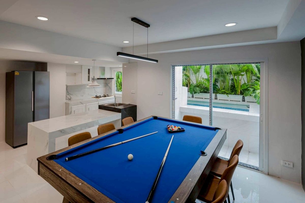 ให้เช่าทาวน์โฮมสะพานควาย จตุจักร : LTH12508 – Luxury pool villa Townhome FOR RENT Size 25.5 SQ.W 400 SQ.M 6 Beds 6 Baths Near MRT Lad Phrao Station ONLY 200K/Month