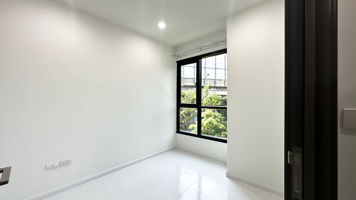 For SaleCondoOnnut, Udomsuk : Condo for sale The Base Park West Sukhumvit 77, price 5,240,000  baht [MKS250358]