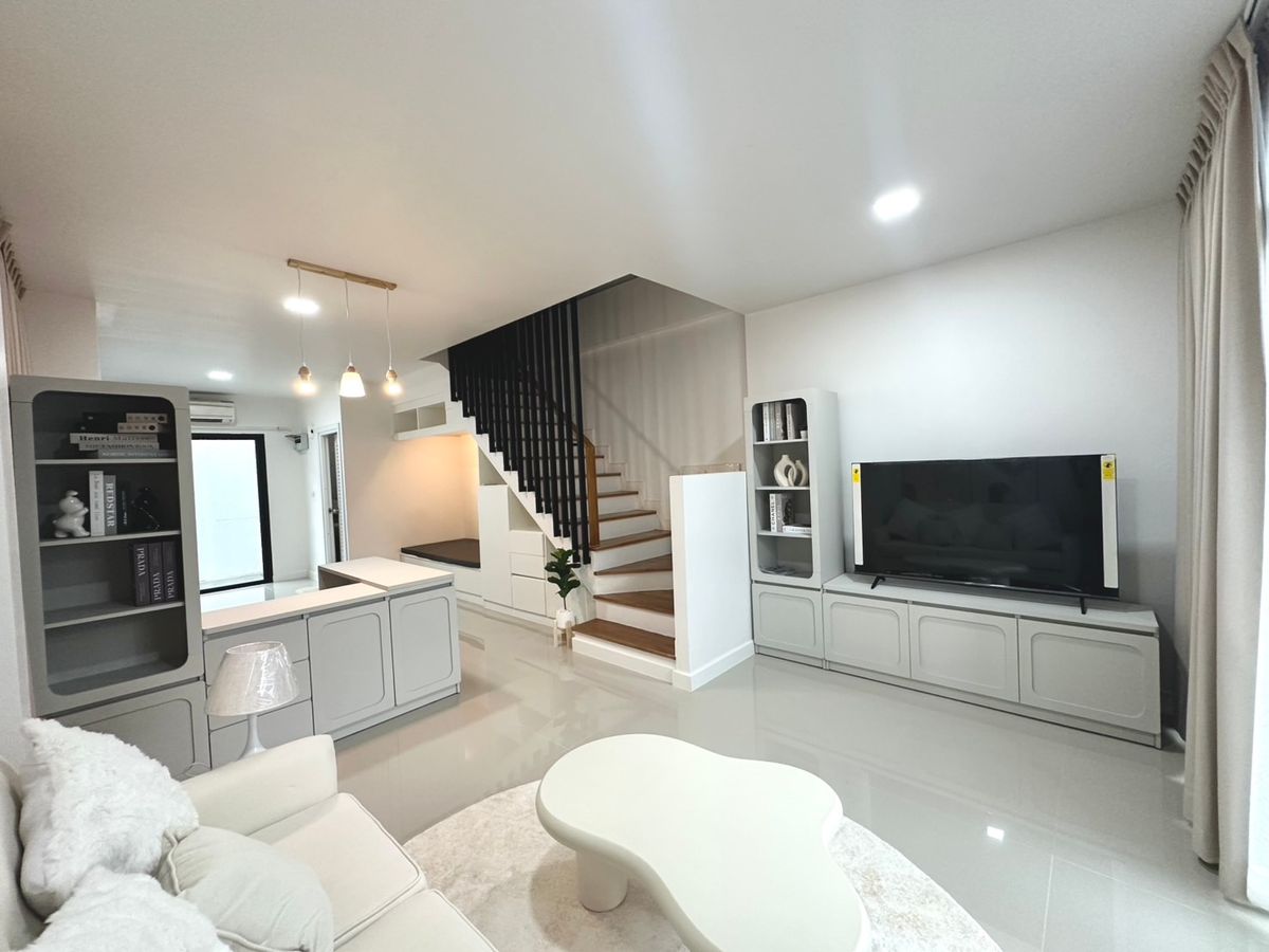 For RentTownhomeVipawadee, Don Mueang, Lak Si : townhouse with build-in and fully furnished have 3 bedrooms 3 bathrooms at Soi Songprapa1 near Donmuang airport.