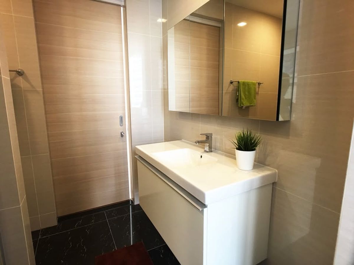 CondoSukhumvit, Asoke, Thonglor : Luxury condo at Park24. Convenient transportation. Near the BTS Skytrain has a beautiful-luxurious shuttle. Ready to stay immediately !!