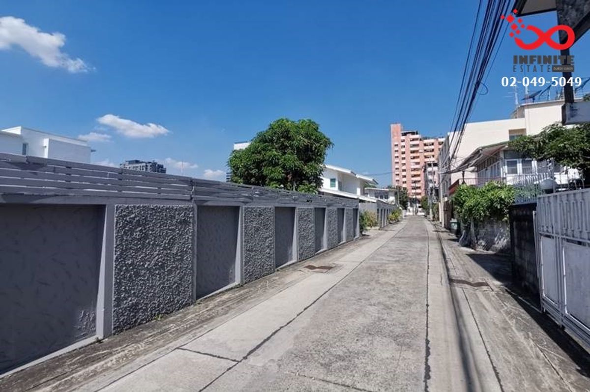 For SaleLandRatchadapisek, Huaikwang, Suttisan : Land for sale 182 square wah, near MRT Sutthisan, Ratchadaphisek Road, Soi Inthamara 28