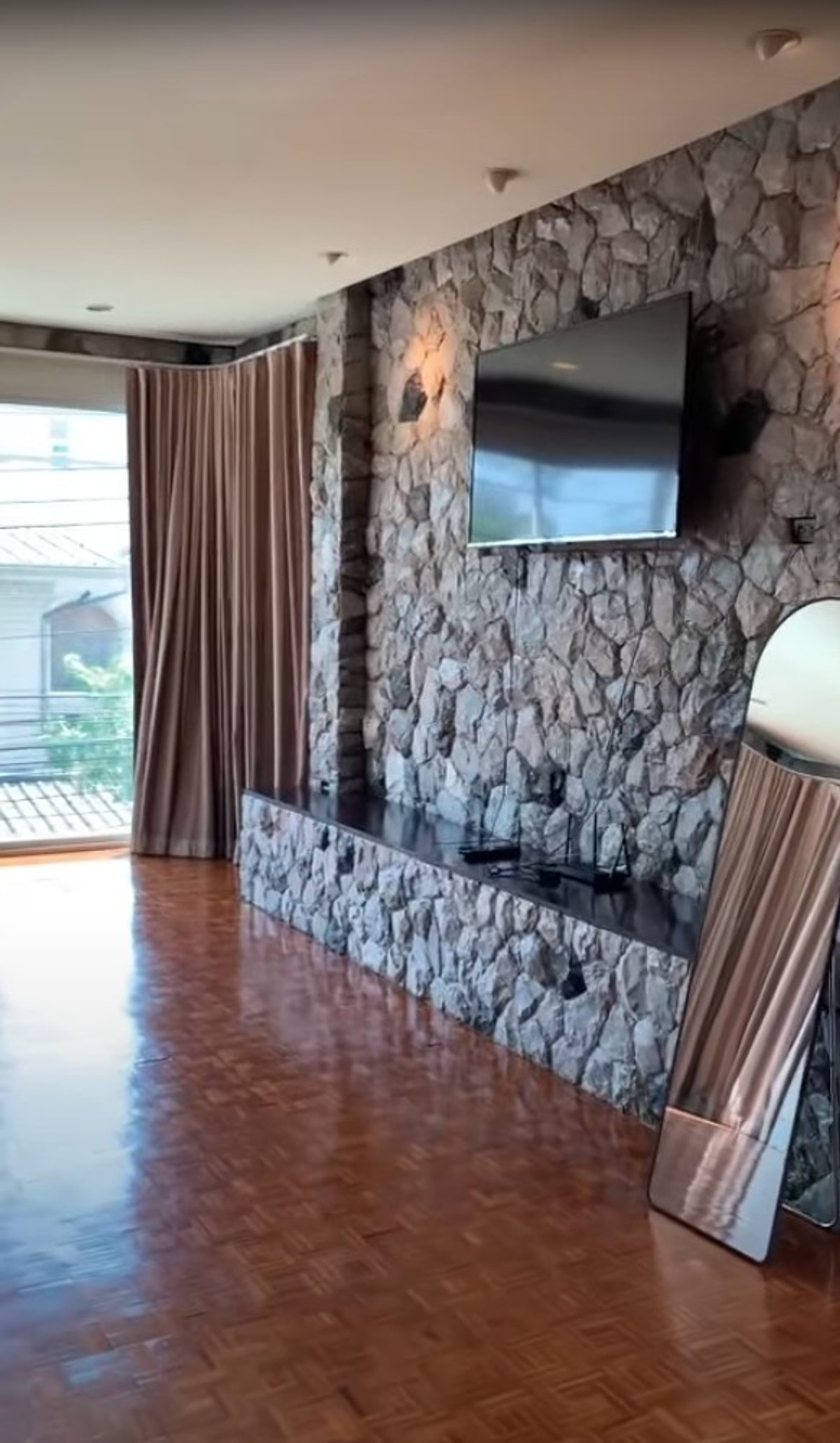 ให้เช่าบ้านลาดพร้าว เซ็นทรัลลาดพร้าว : บ้านแบบ 1ห้องนอนทั้งชั้น ใกล้เซ็นทรัล ลาดพร้าว เดิน 5นาทีถึง BTS 