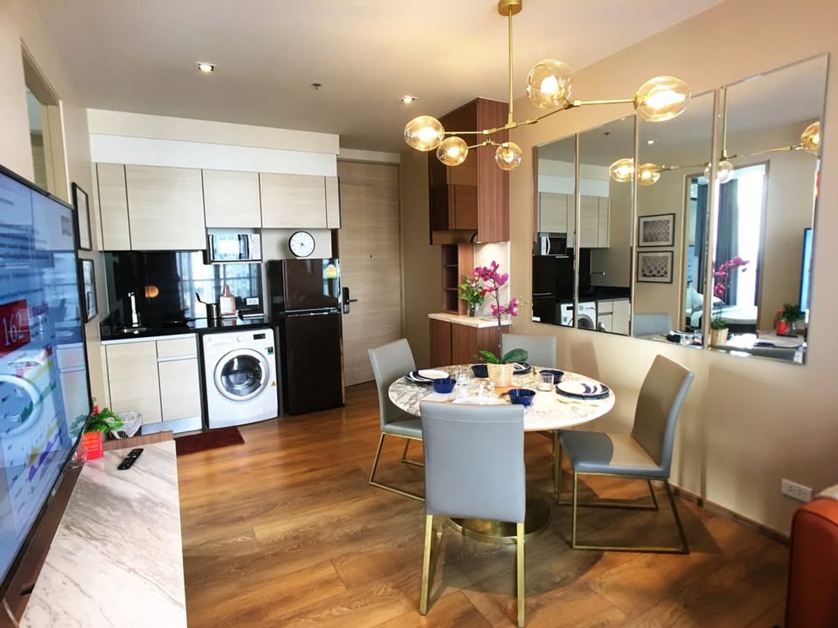 CondoSukhumvit, Asoke, Thonglor : Luxury condo at Park24. Convenient transportation. Near the BTS Skytrain has a beautiful-luxurious shuttle. Ready to stay immediately !!