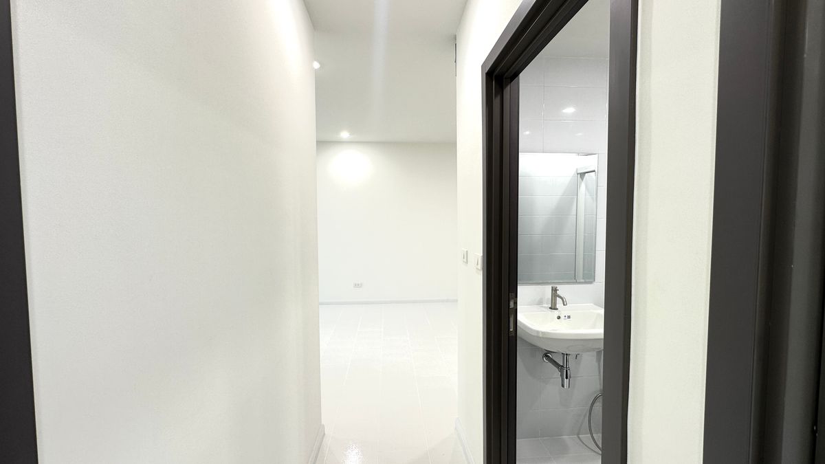 For SaleCondoOnnut, Udomsuk : Condo for sale The Base Park West Sukhumvit 77, price 5,240,000  baht [MKS250358]