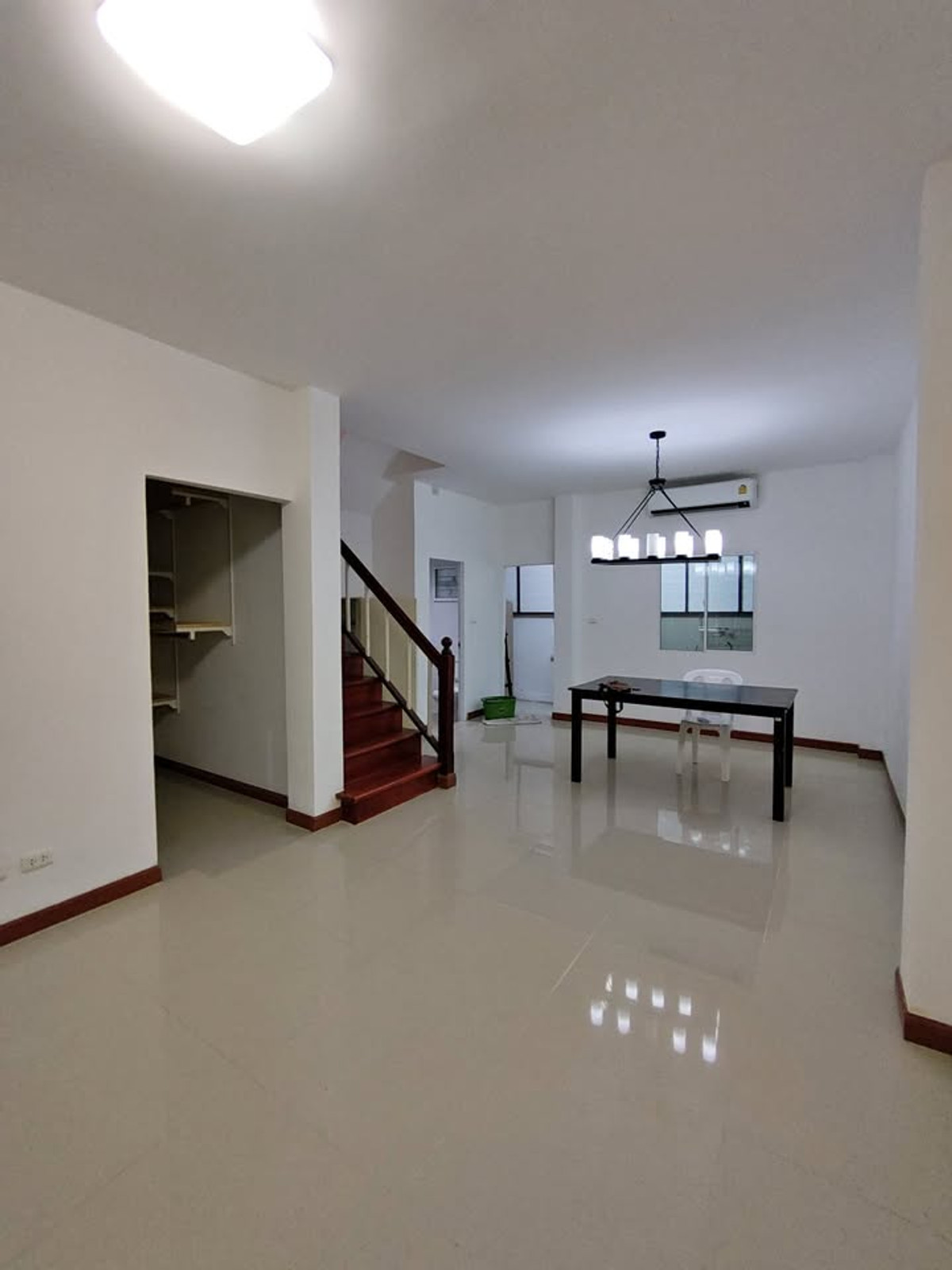 For RentTownhomeVipawadee, Don Mueang, Lak Si : 5mins go to Harrow ,4bedroom townhome, 5.7m wide, corner unit, Chang Akat Uthit Road, near Don Mueang Airport.