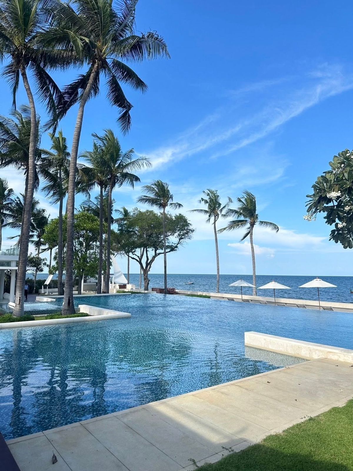 ขายคอนโดหัวหิน ประจวบคีรีขันธ์ : 🌴 คอนโดหรูติดทะเล หัวหิน OCAS Hua Hin วิวทะเลส่วนตัวพร้อมสิ่งอำนวยความสะดวกครบครัน เดินเพียง 2 นาทีถึงชายหาดหัวหิน