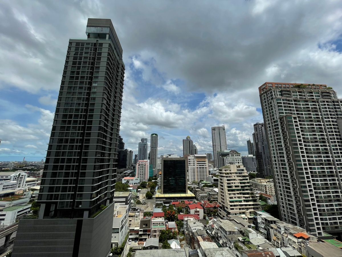ให้เช่าคอนโดสีลม ศาลาแดง บางรัก : Silom Suite Room for Rent (Sathorn 12)