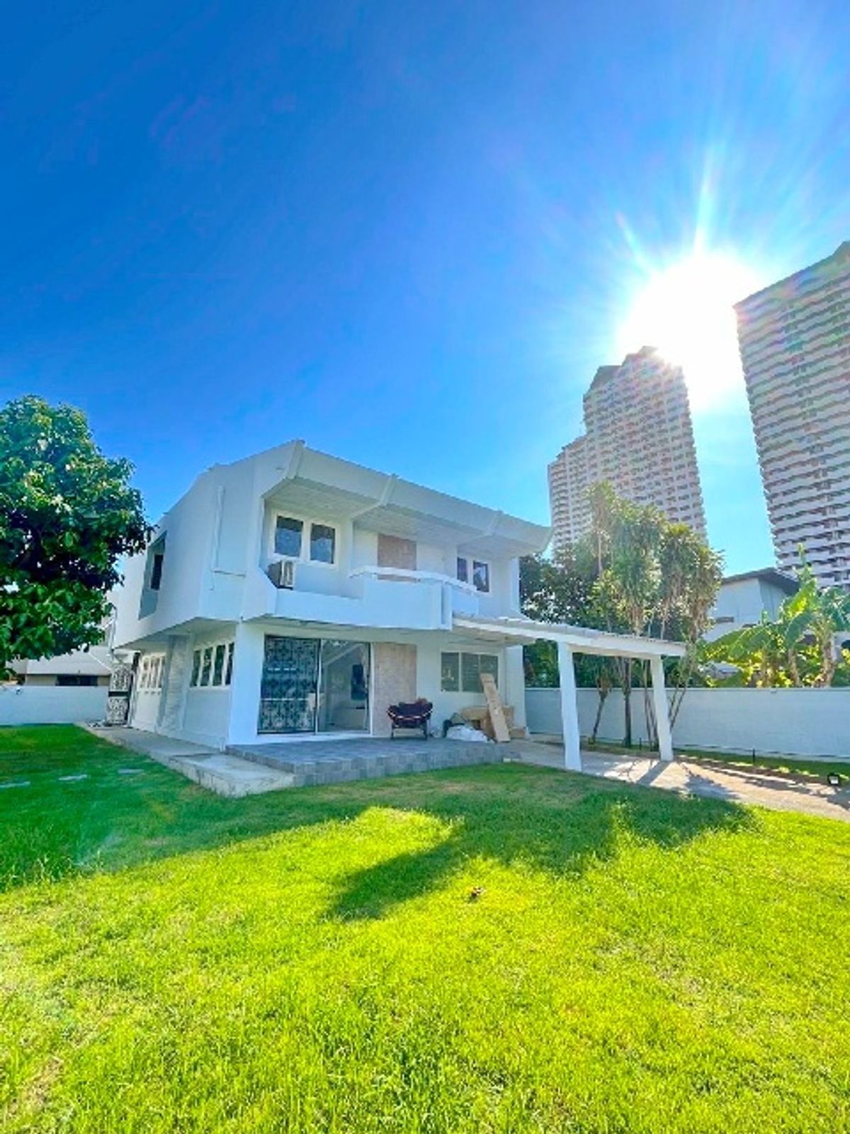 For RentHouseSilom, Saladaeng, Bangrak : Rama 9 for rent, 2-storey detached house, 3-4 sleep, Garden, Phatthanakan, APL, Hua Mak, 1.6 km. 115 sq.w. 455 sq.w., Stamford International Police 1.5 km.