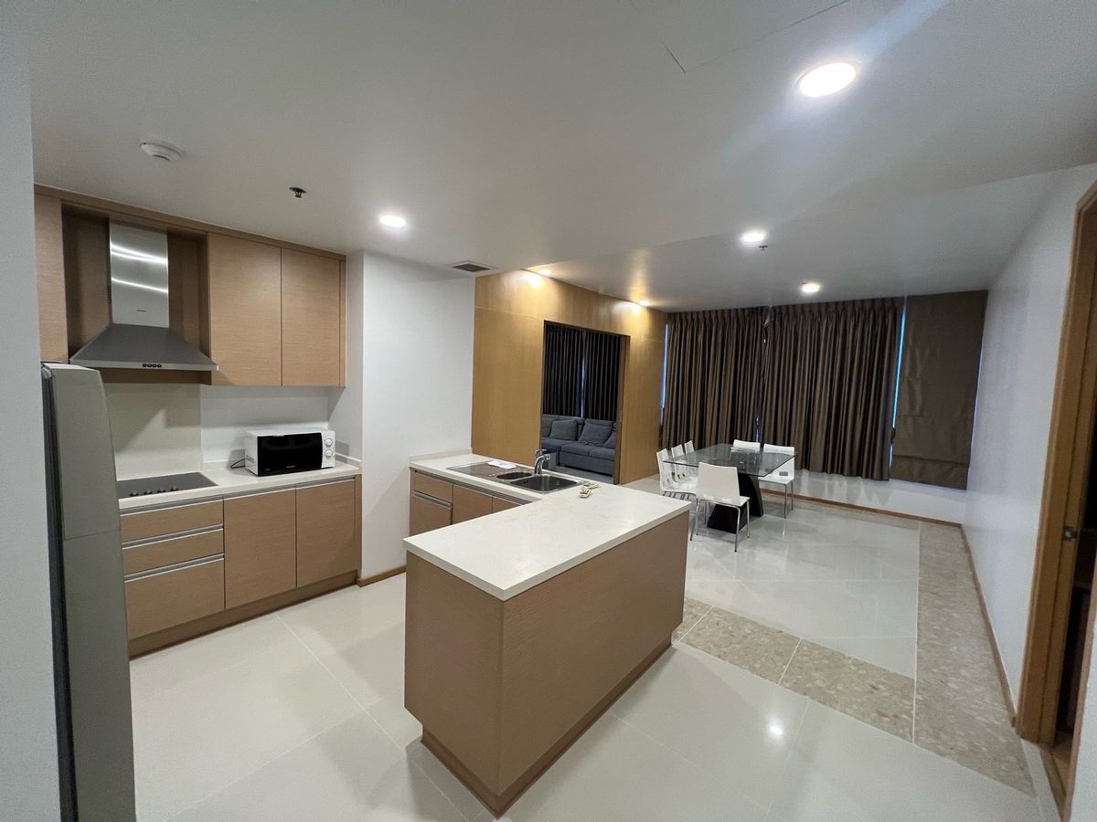 ให้เช่าคอนโดสาทร นราธิวาส : Empire Place 2 ห้องนอน 106sqm duplex ให้เช่าเพียง 60,000 โปรดติดต่อ 0816878954