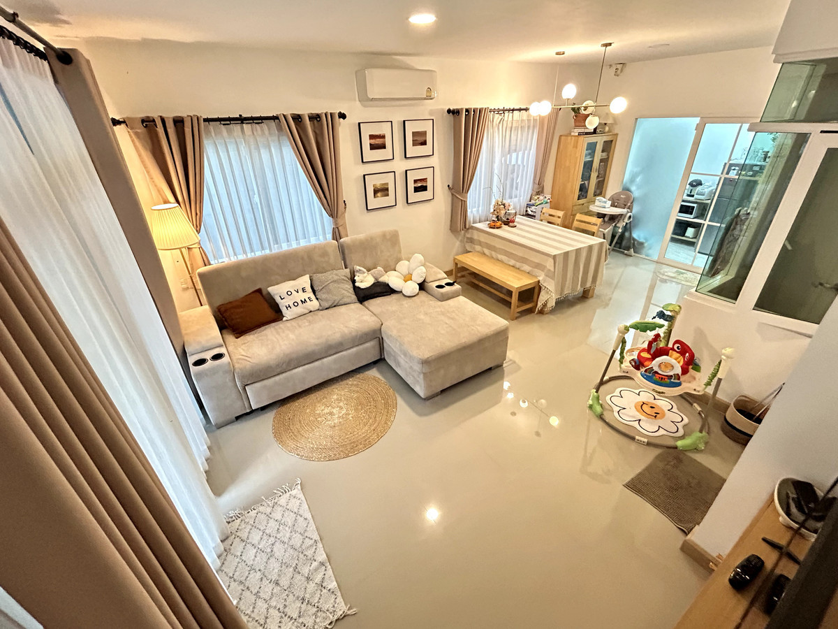 For RentTownhomeVipawadee, Don Mueang, Lak Si : townhome close to Tosamintrathirat Hospital, 4 bedrooms, 3 bathrooms, large usable area, fully extended, with side yard space.