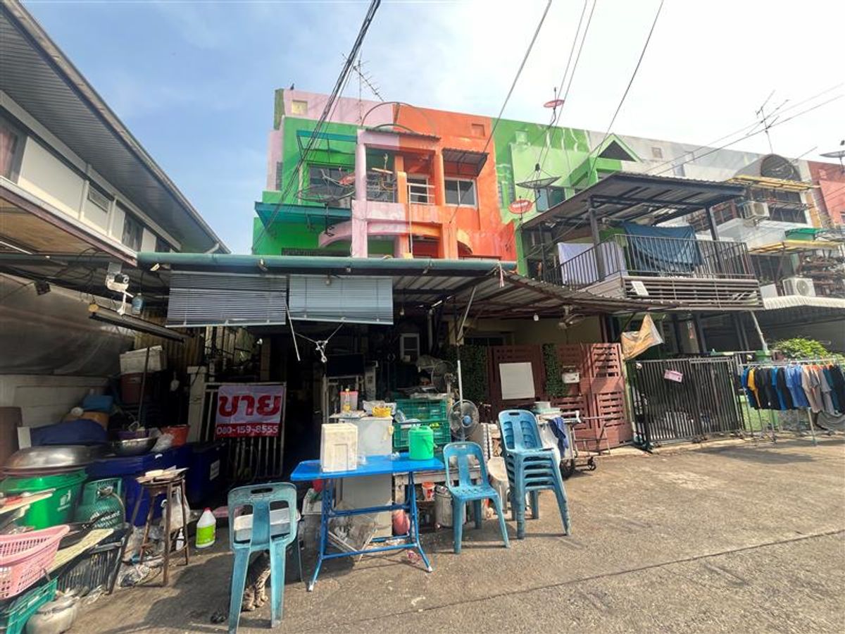 ขายทาวน์โฮมเกษตร นวมินทร์ ลาดปลาเค้า : ทาวน์เฮ้าส์ 3 ชั้น หมู่บ้าน ธันยกานต์