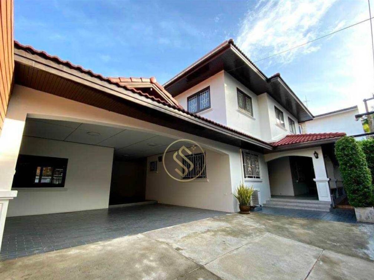 ให้เช่าบ้านอารีย์ อนุสาวรีย์ : ให้เช่าบ้านเดี่ยว 2 ชั้น 4 ห้องนอน สภาพดี ทำเลอารีย์ ตรงข้ามกระทรวงการคลัง  BTS อารีย์