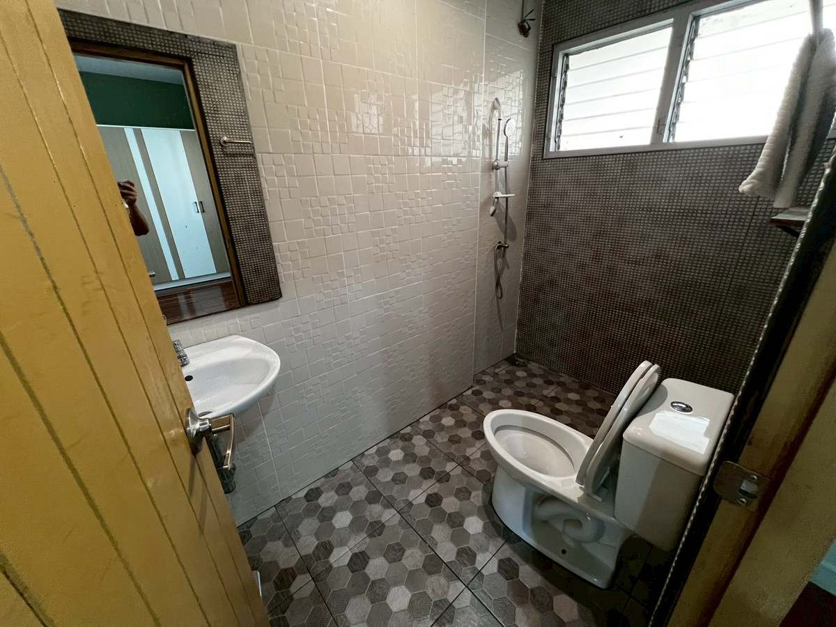 For RentHouseChaengwatana, Muangthong : Beautifully ant cute pet friendly house with artwork, located on Tiwanon Soi 52, near the BTS Skytrain. 2 bedrooms.