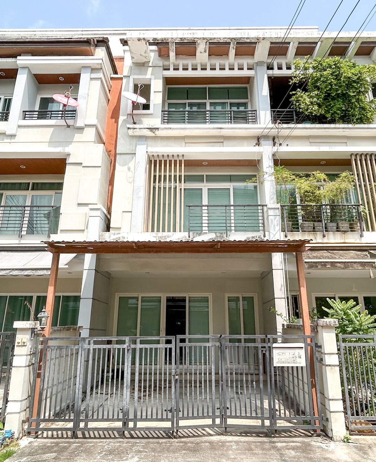 ขายทาวน์โฮมพัฒนาการ ศรีนครินทร์ : POR-034 ขายทาวน์โฮม 3 ชั้น บ้านกลางเมือง Urbanion ศรีนครินทร์  (FOR SALE)