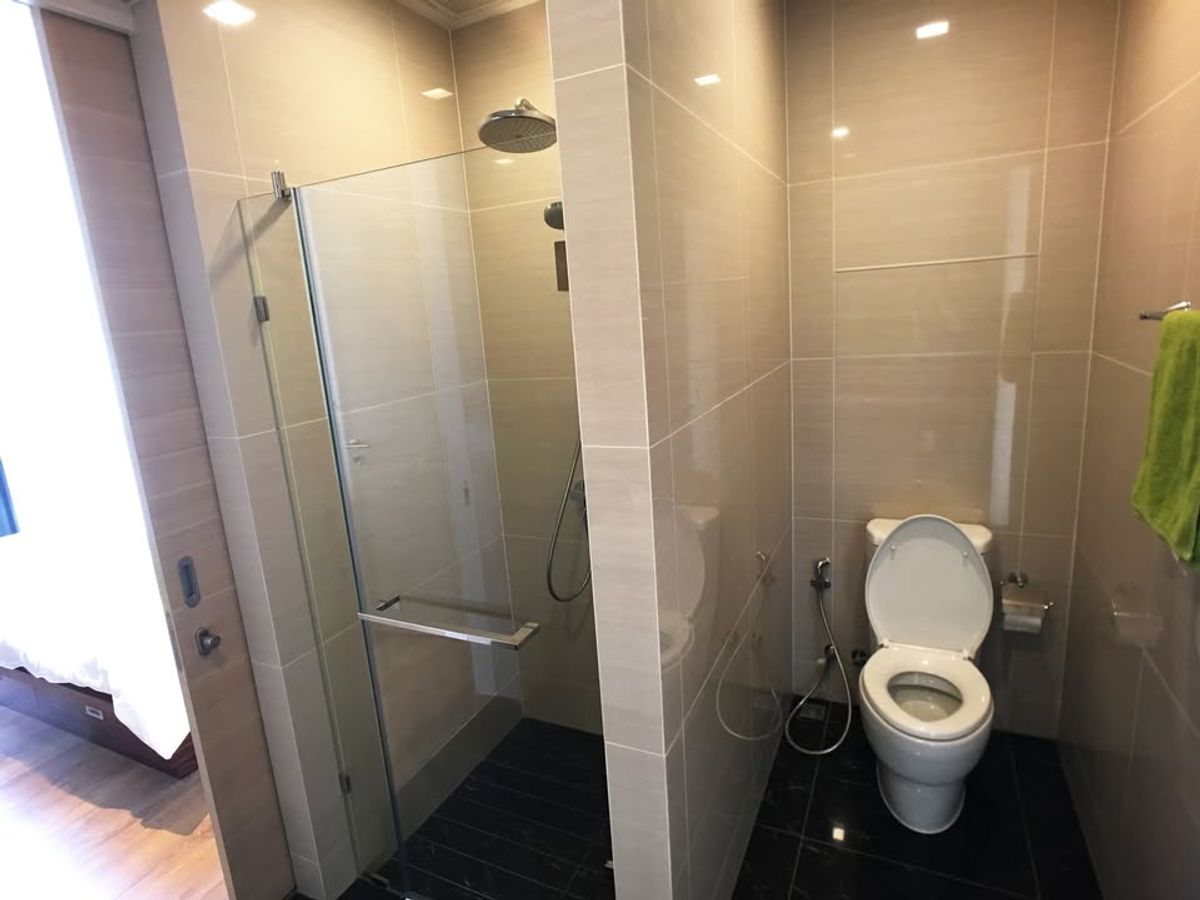 CondoSukhumvit, Asoke, Thonglor : Luxury condo at Park24. Convenient transportation. Near the BTS Skytrain has a beautiful-luxurious shuttle. Ready to stay immediately !!