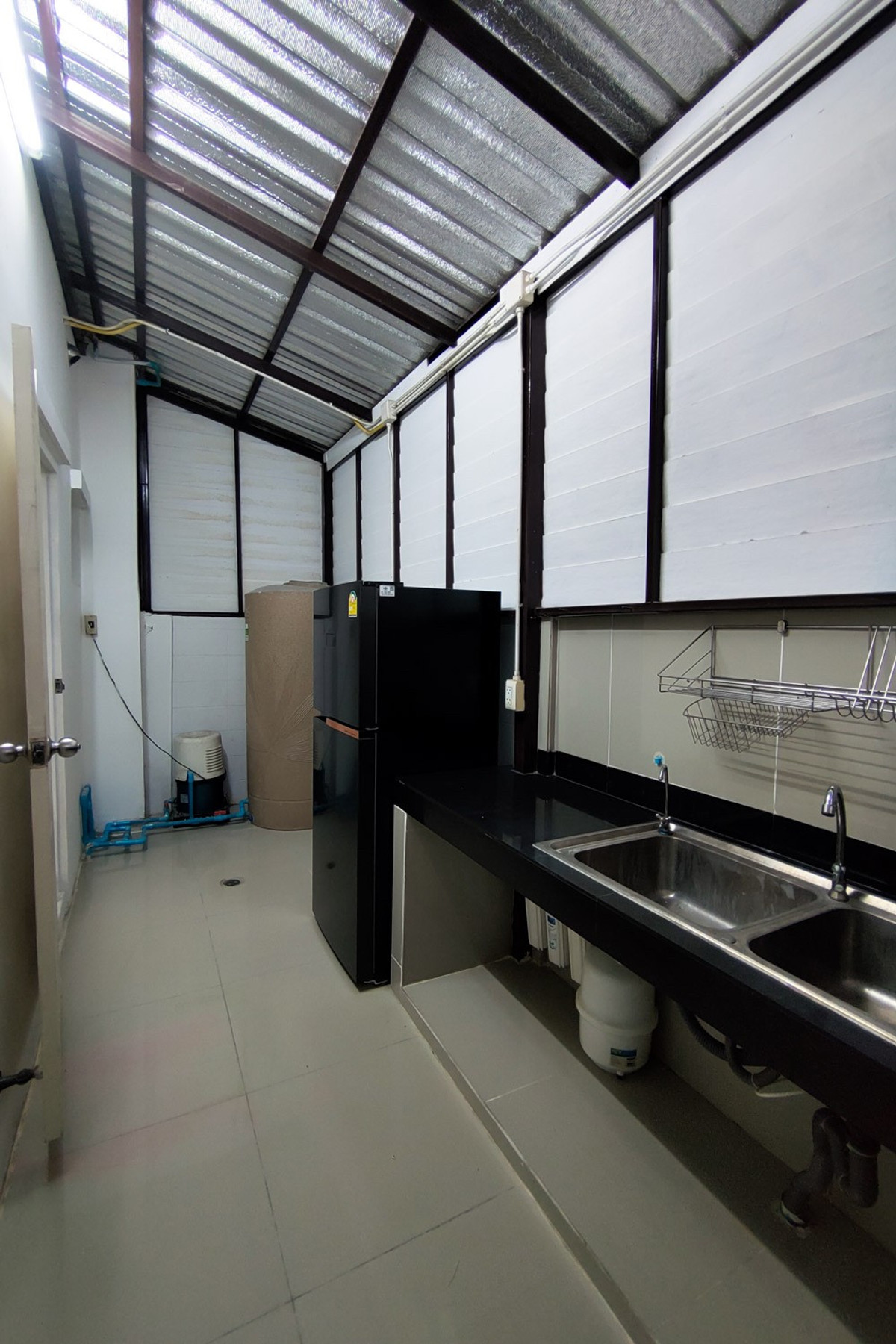 For RentTownhomeVipawadee, Don Mueang, Lak Si : 5mins go to Harrow ,4bedroom townhome, 5.7m wide, corner unit, Chang Akat Uthit Road, near Don Mueang Airport.