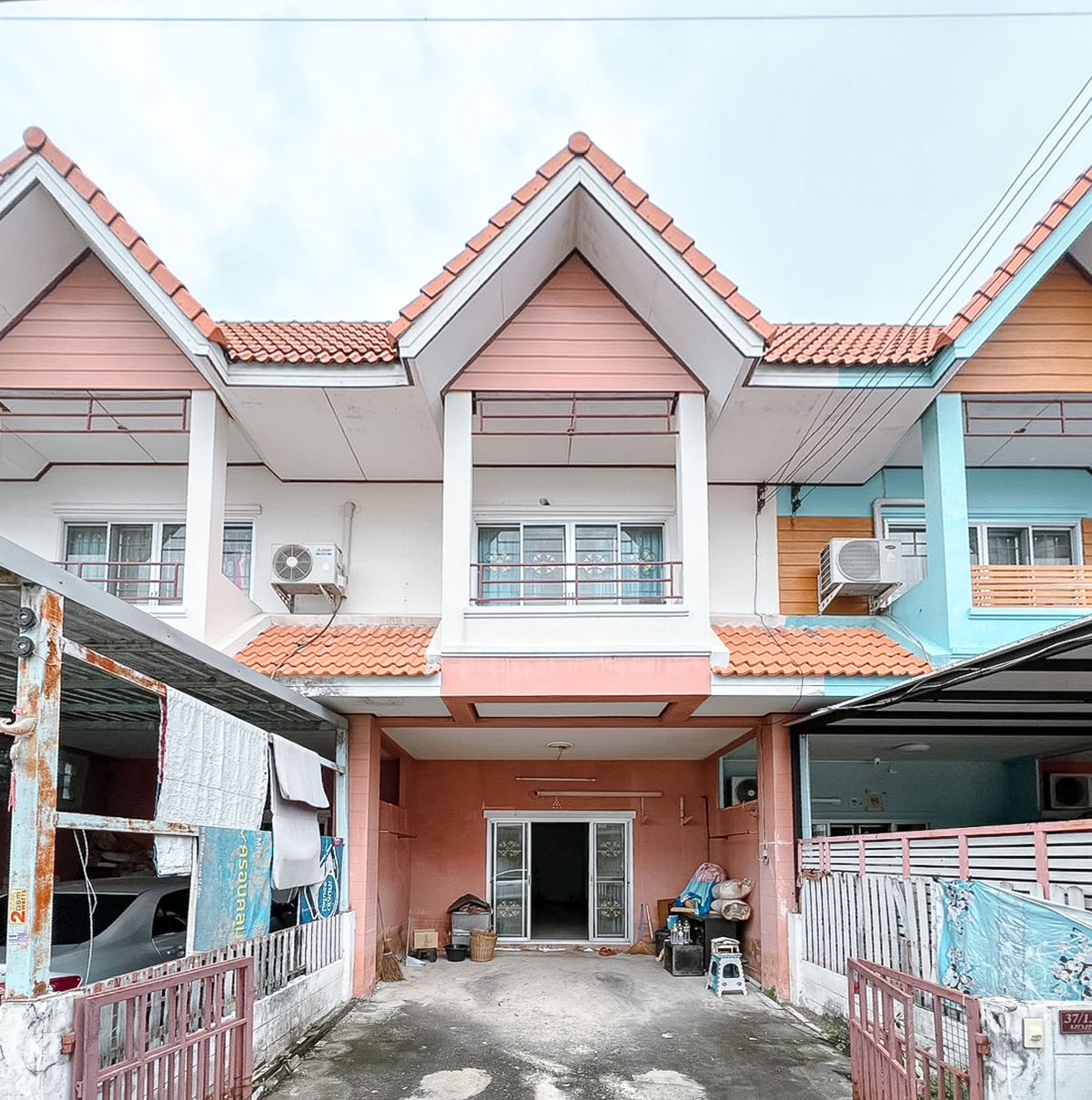 ขายทาวน์โฮมนนทบุรี บางใหญ่ บางบัวทอง : 📍 ขอปล่อยต่อ ทาวน์โฮม 2 ชั้นตามสภาพ "หมู่บ้านมณฑล 5 ซอยกันตนา" เพียง 1.39 ล้าน เดินทางสะดวกใกล้ถนนกาญจนาภิเษก ทางด่วน รายล้อมด้วยแหล่งชุมชน ร้านค้า,  ตลาดสด, ห้างสรรพสินค้า, สถานศึกษา และ โรงพยาบาลครบครัน