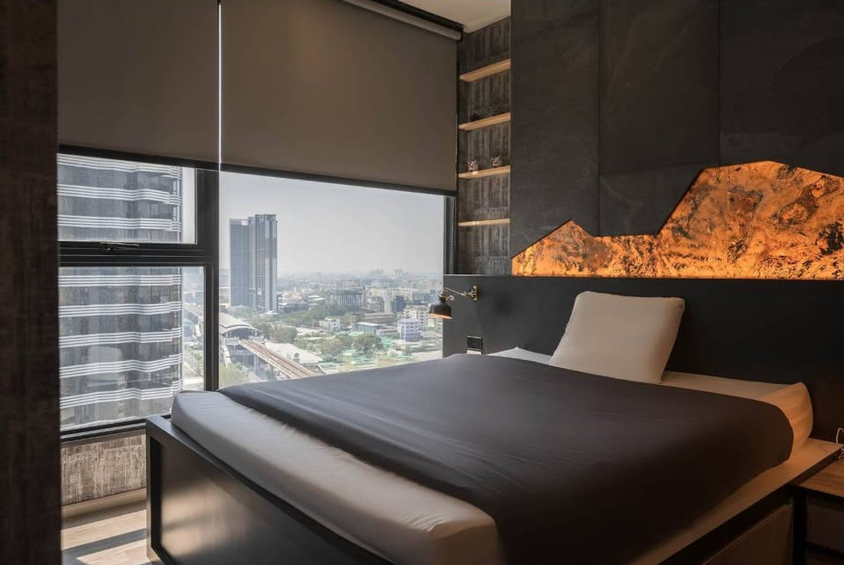 For RentCondoBangna, Bearing, Lasalle : For rent cheap, large room 40 sq m., beautifully decorated, Ideo Mobi Sukhumvit Eastpoint, 17th floor, near BTS Bangna.