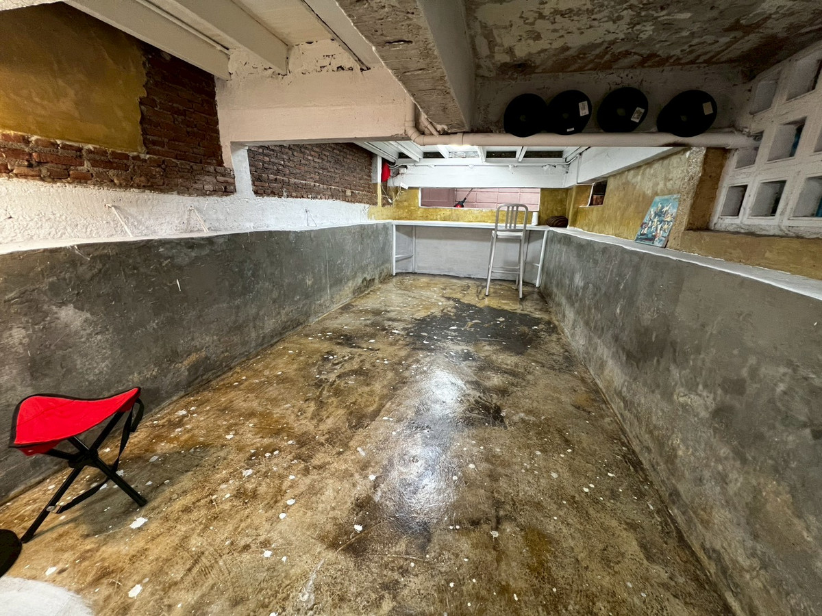 For RentHouseChaengwatana, Muangthong : Beautifully ant cute pet friendly house with artwork, located on Tiwanon Soi 52, near the BTS Skytrain. 2 bedrooms.