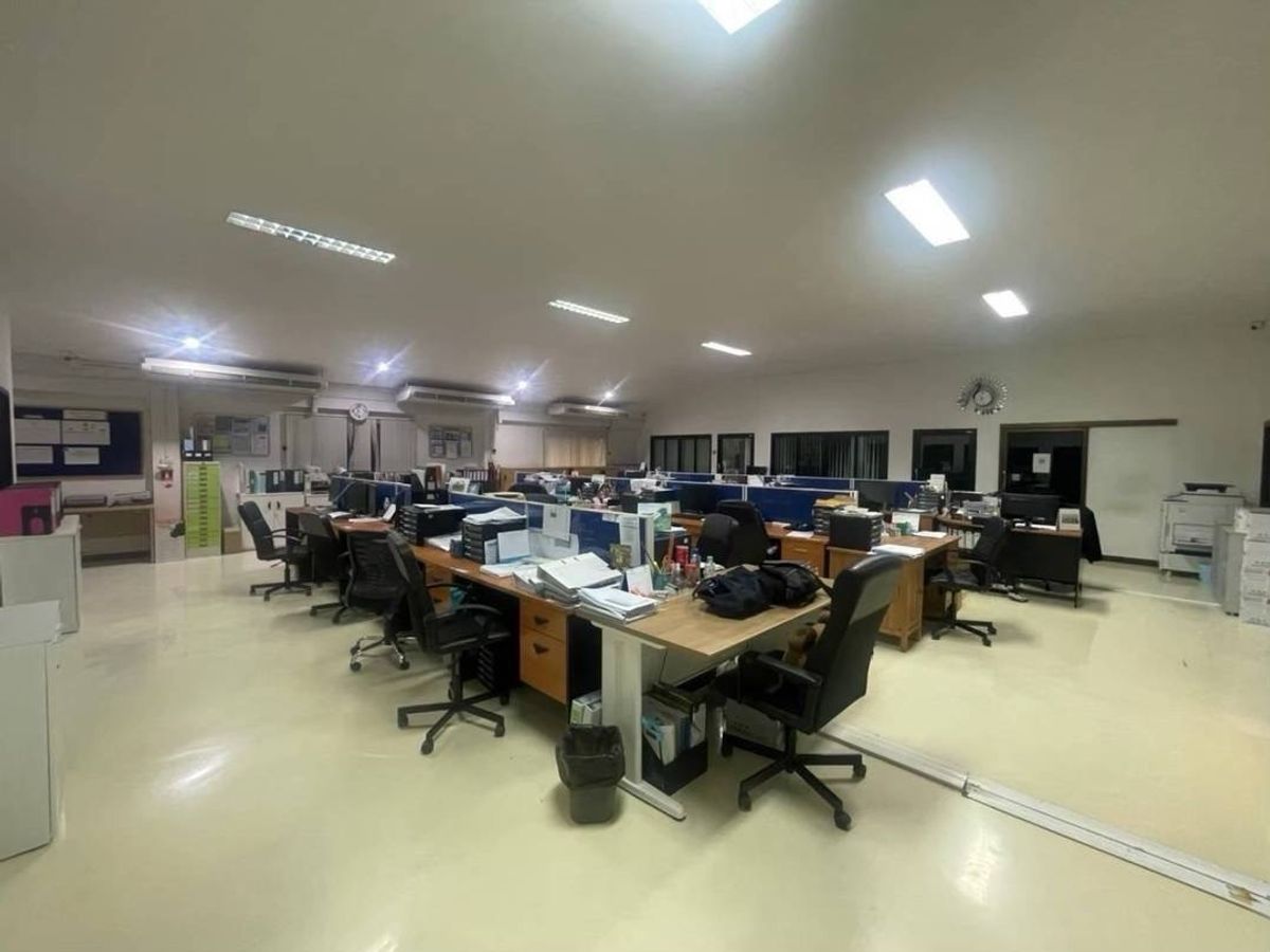 For SaleOfficeNonthaburi, Bang Yai, Bangbuathong : sell!!  3 -story office building with warehouses are located in the Arunsu Project. Factoryland  Kanchanaphisek Road, Bang Bua Thong, Nonthaburi, area 302.3 square wah