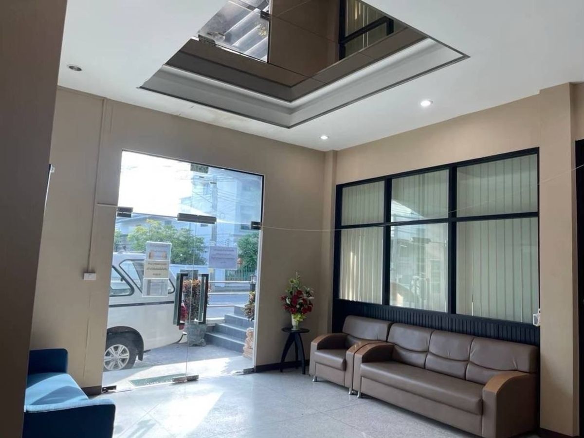 For SaleOfficeNonthaburi, Bang Yai, Bangbuathong : sell!!  3 -story office building with warehouses are located in the Arunsu Project. Factoryland  Kanchanaphisek Road, Bang Bua Thong, Nonthaburi, area 302.3 square wah