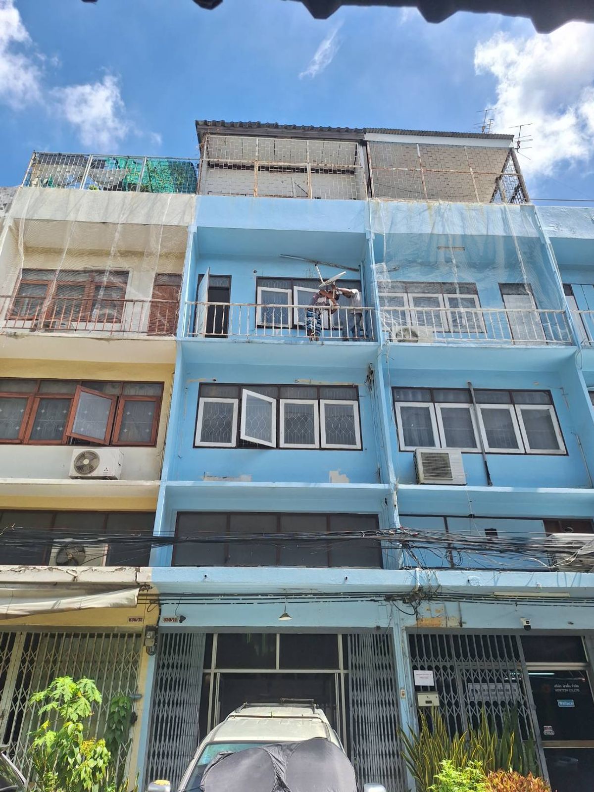 For SaleShop HouseBang Sue, Wong Sawang, Tao Pun : Sell ​​3 -story commercial buildings + roof, Prachachuen 27, enter the alley only 100 meters.