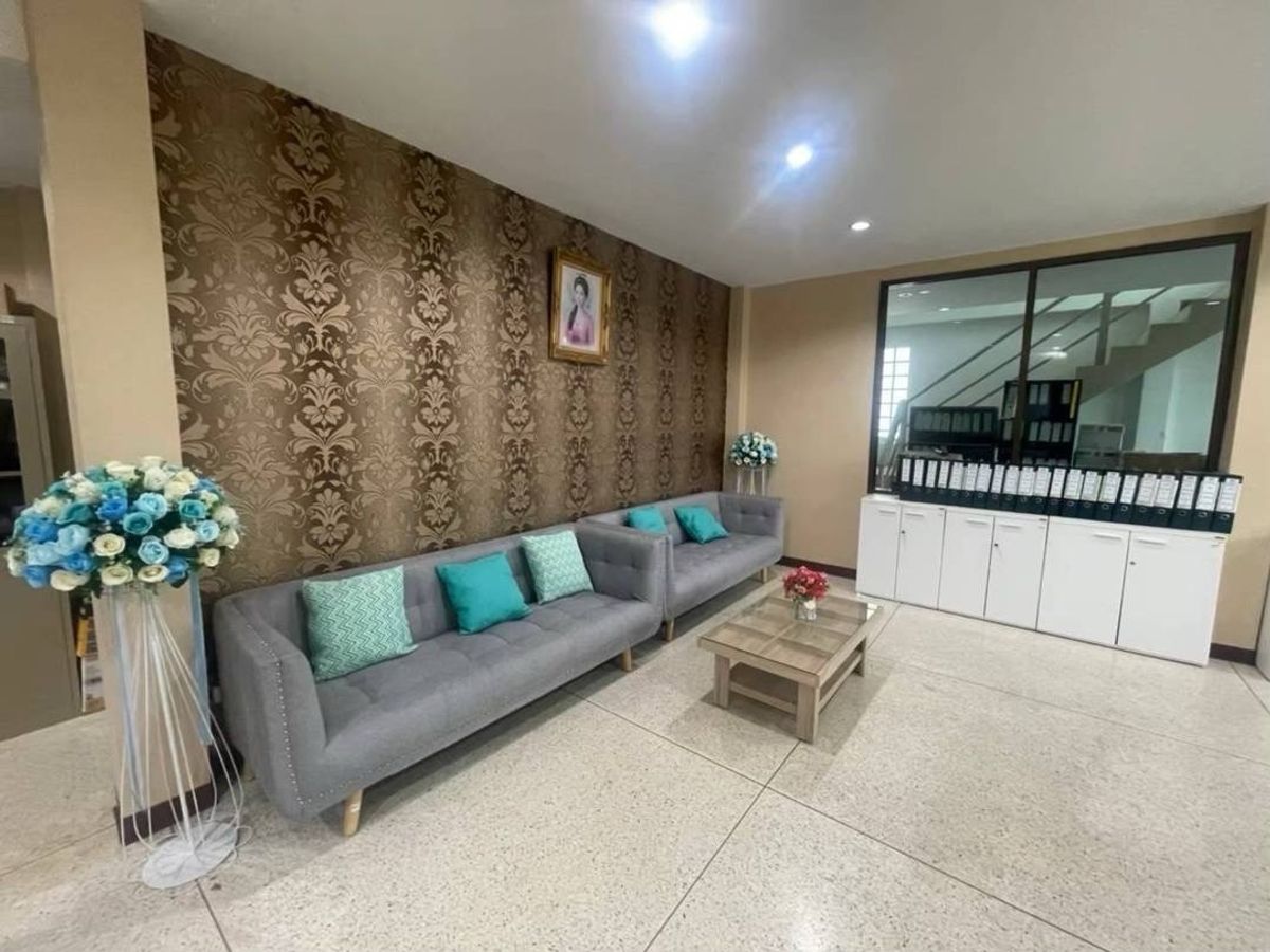 For SaleOfficeNonthaburi, Bang Yai, Bangbuathong : sell!!  3 -story office building with warehouses are located in the Arunsu Project. Factoryland  Kanchanaphisek Road, Bang Bua Thong, Nonthaburi, area 302.3 square wah