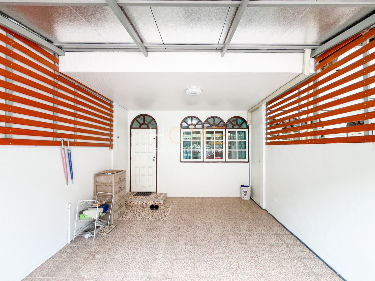 ขายทาวน์โฮมลาดพร้าว101 แฮปปี้แลนด์ : บ้านเสนาวิลล่า 84 / 2 ห้องนอน (ขาย), Baan Sena Villa 84 / Bedrooms (FOR SALE) PIK127