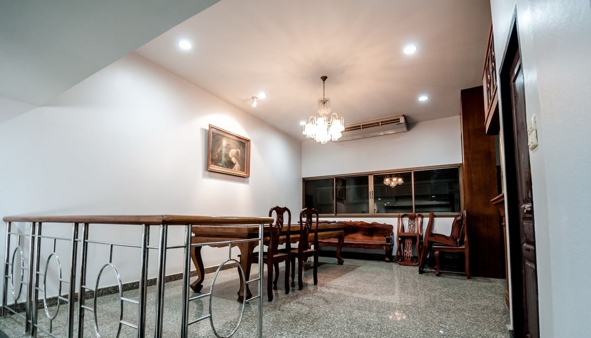 ขายทาวน์โฮมลาดพร้าว เซ็นทรัลลาดพร้าว : ทาวน์โฮมพร้อมที่ดินเปล่า 162 ตร.ว. ลาดพร้าว 18 / 5 ห้องนอน (ขาย), Townhouse with vacant land 162 sq.w. Ladprao 18 (FOR SALE) TPM367