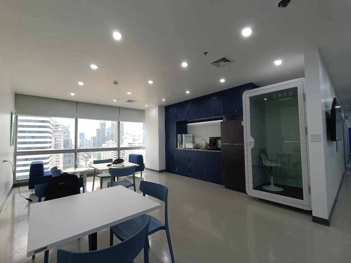 For RentOfficeSukhumvit, Asoke, Thonglor : Service Office Office area for rent Asoke Serviced Office. Beautifully decorated, ready to go to the Serm -Mitr Tower Sukhumvit21 Asoke building. The area for 1 - 50 people (starting at 10,000 baht) near the Asoke BTS, MRT Sukhumvit 21  