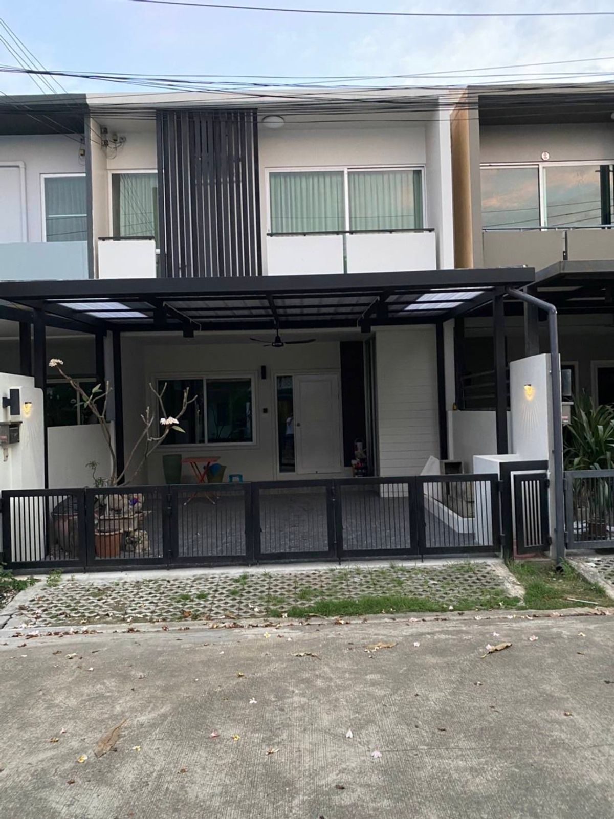 ให้เช่าทาวน์โฮมโชคชัย4 ลาดพร้าว71 : ทาวน์โฮม 2 ชั้น พร้อมเฟอร์นิเจอร์ ให้เช่า ย่านลาดพร้าว-นาคนิวาส ใกล้เซ็นทรัล อีสต์วิลล์