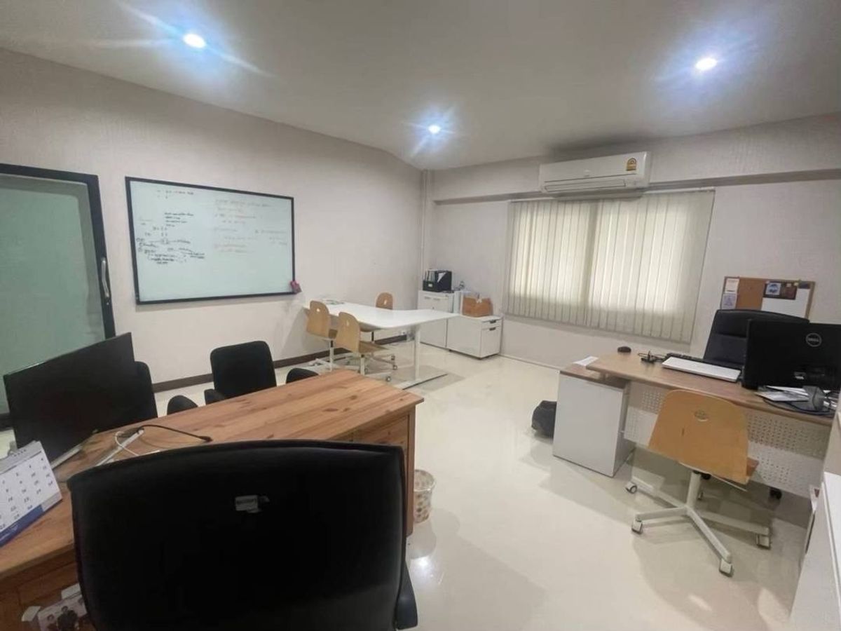 For SaleOfficeNonthaburi, Bang Yai, Bangbuathong : sell!!  3 -story office building with warehouses are located in the Arunsu Project. Factoryland  Kanchanaphisek Road, Bang Bua Thong, Nonthaburi, area 302.3 square wah