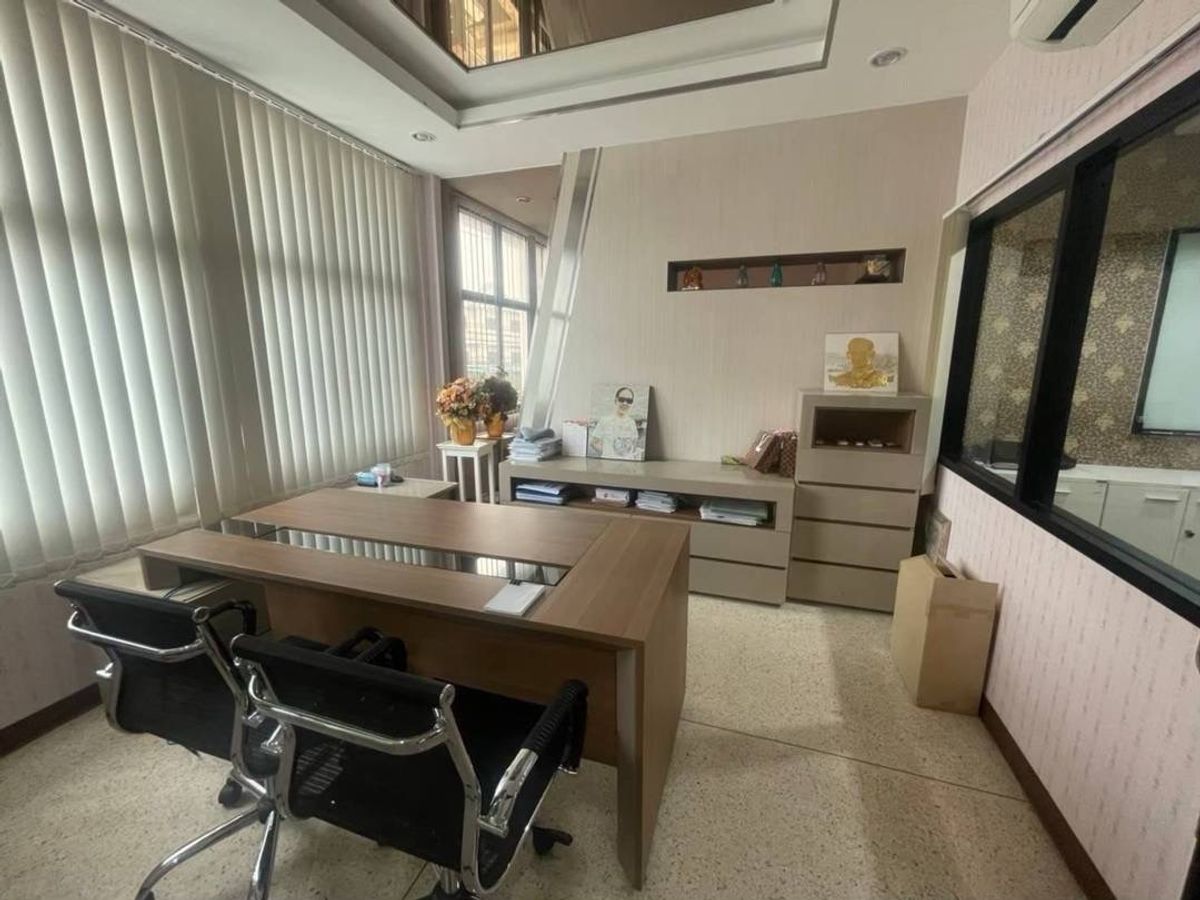 For SaleOfficeNonthaburi, Bang Yai, Bangbuathong : sell!!  3 -story office building with warehouses are located in the Arunsu Project. Factoryland  Kanchanaphisek Road, Bang Bua Thong, Nonthaburi, area 302.3 square wah