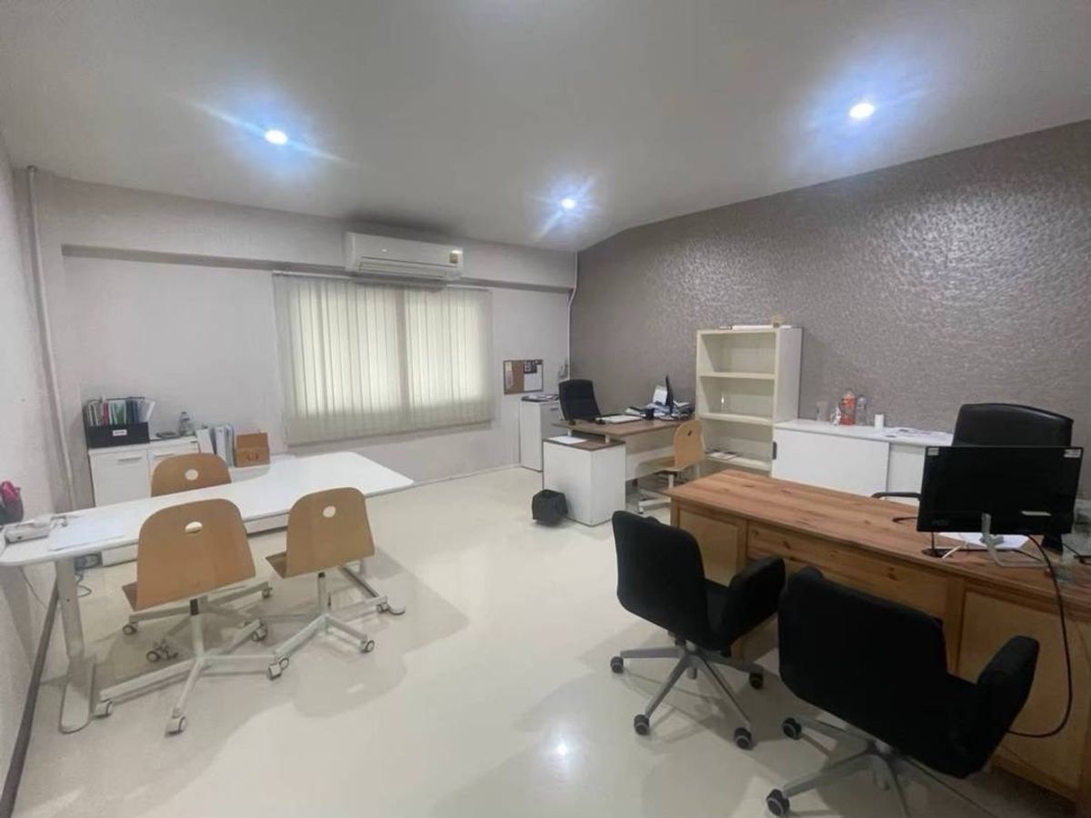 For SaleOfficeNonthaburi, Bang Yai, Bangbuathong : sell!!  3 -story office building with warehouses are located in the Arunsu Project. Factoryland  Kanchanaphisek Road, Bang Bua Thong, Nonthaburi, area 302.3 square wah