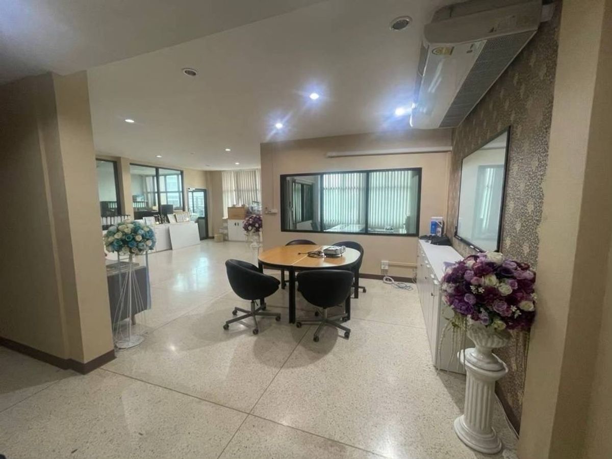 For SaleOfficeNonthaburi, Bang Yai, Bangbuathong : sell!!  3 -story office building with warehouses are located in the Arunsu Project. Factoryland  Kanchanaphisek Road, Bang Bua Thong, Nonthaburi, area 302.3 square wah