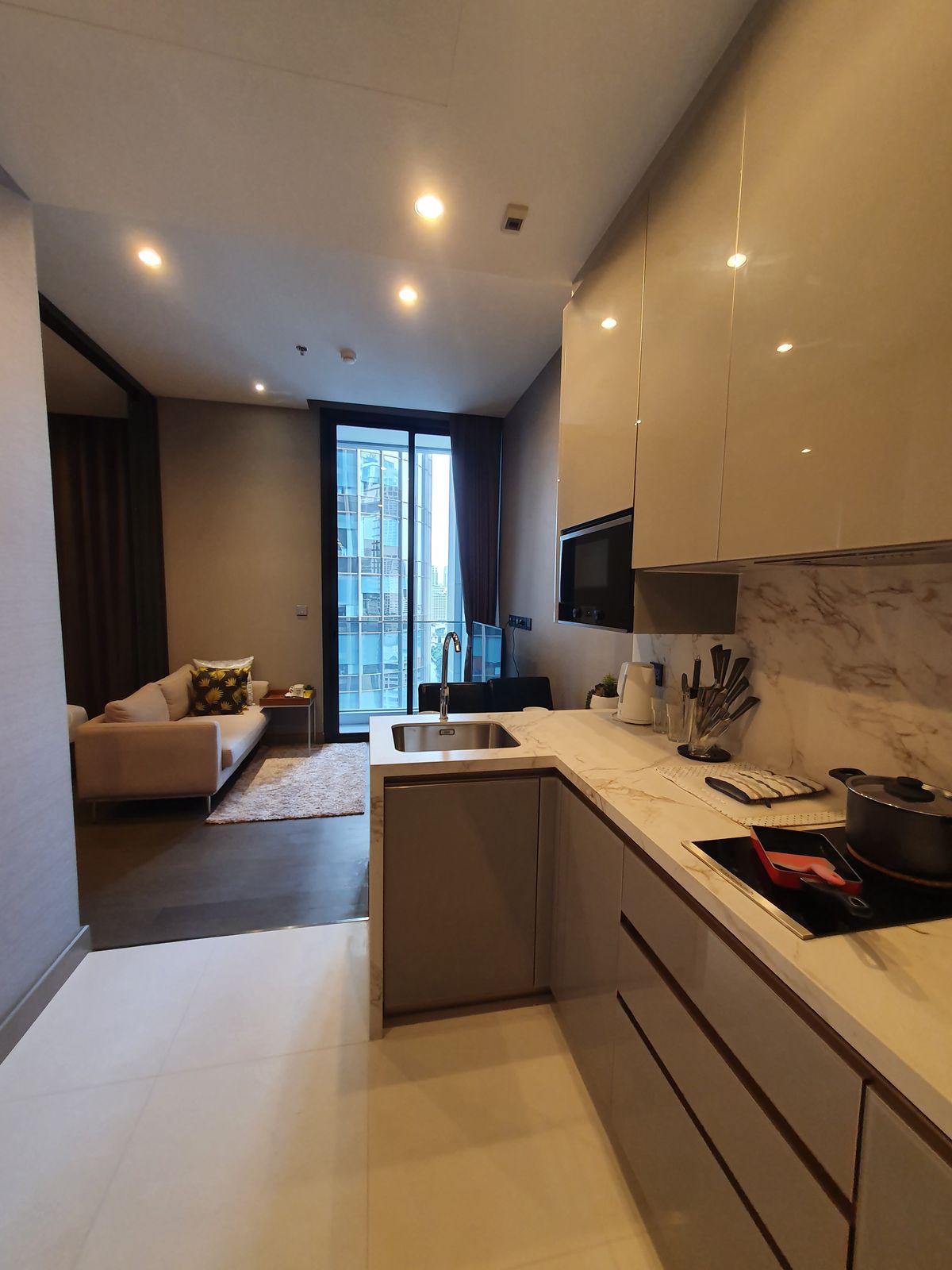 For RentCondoRama9, Petchburi, RCA : The Esse at Singha Complex 🌟PN-00000287🌟