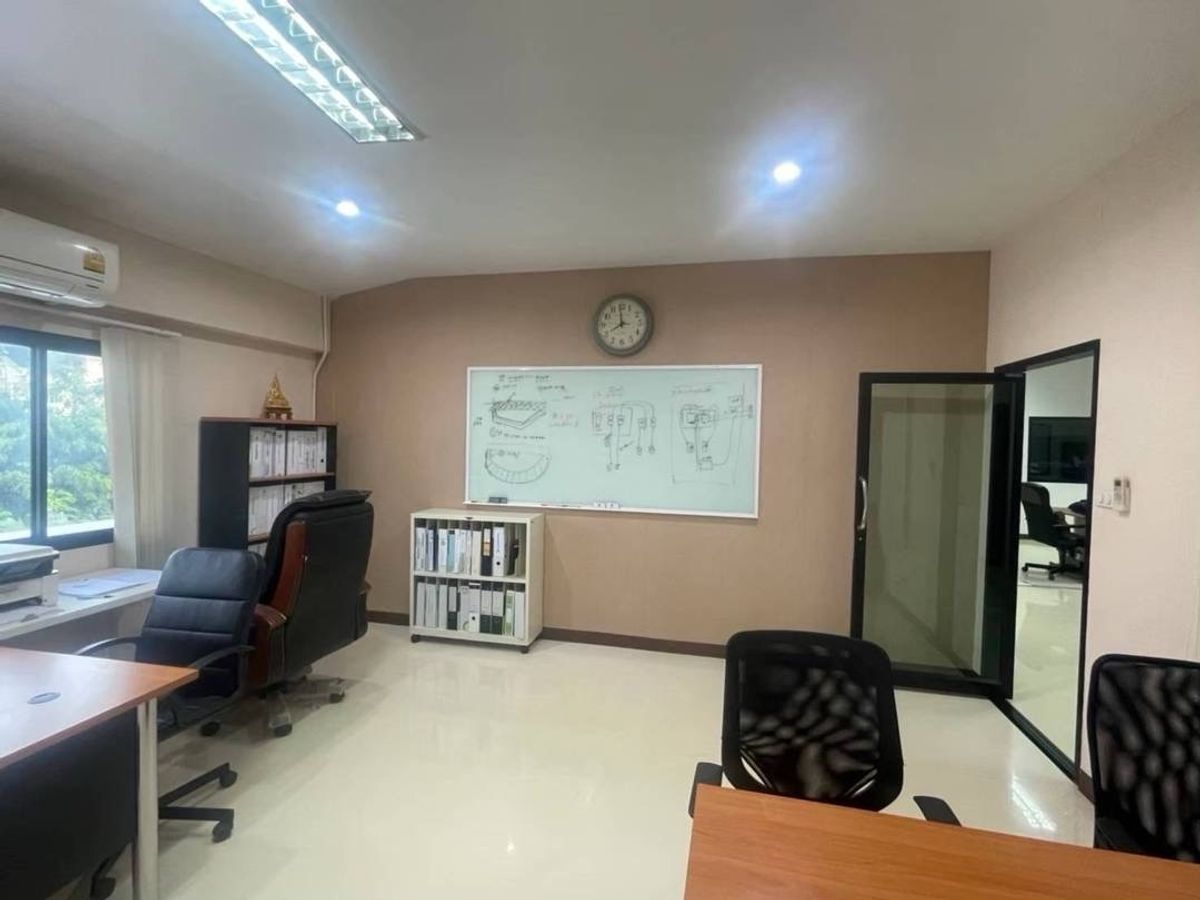 For SaleOfficeNonthaburi, Bang Yai, Bangbuathong : sell!!  3 -story office building with warehouses are located in the Arunsu Project. Factoryland  Kanchanaphisek Road, Bang Bua Thong, Nonthaburi, area 302.3 square wah