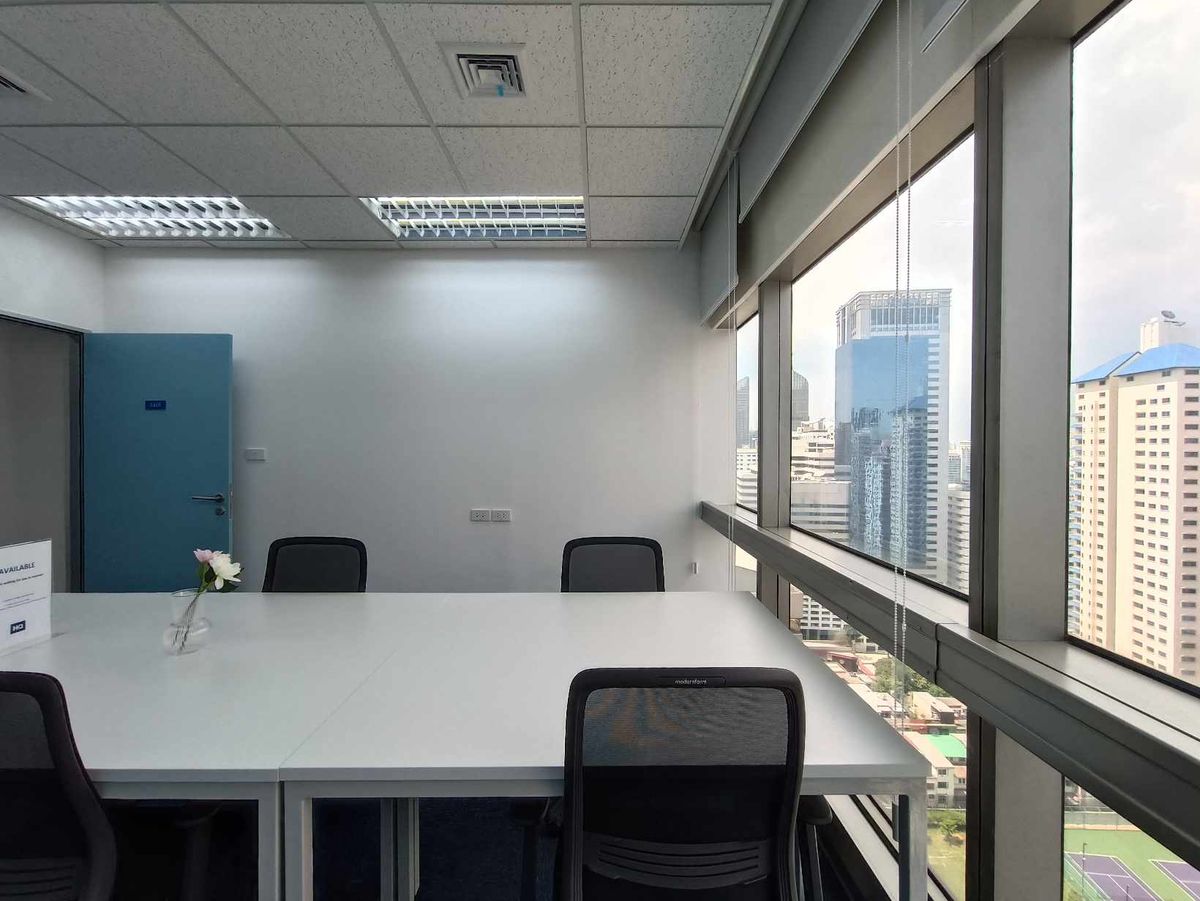 For RentOfficeSukhumvit, Asoke, Thonglor : Service Office Office area for rent Asoke Serviced Office. Beautifully decorated, ready to go to the Serm -Mitr Tower Sukhumvit21 Asoke building. The area for 1 - 50 people (starting at 10,000 baht) near the Asoke BTS, MRT Sukhumvit 21  