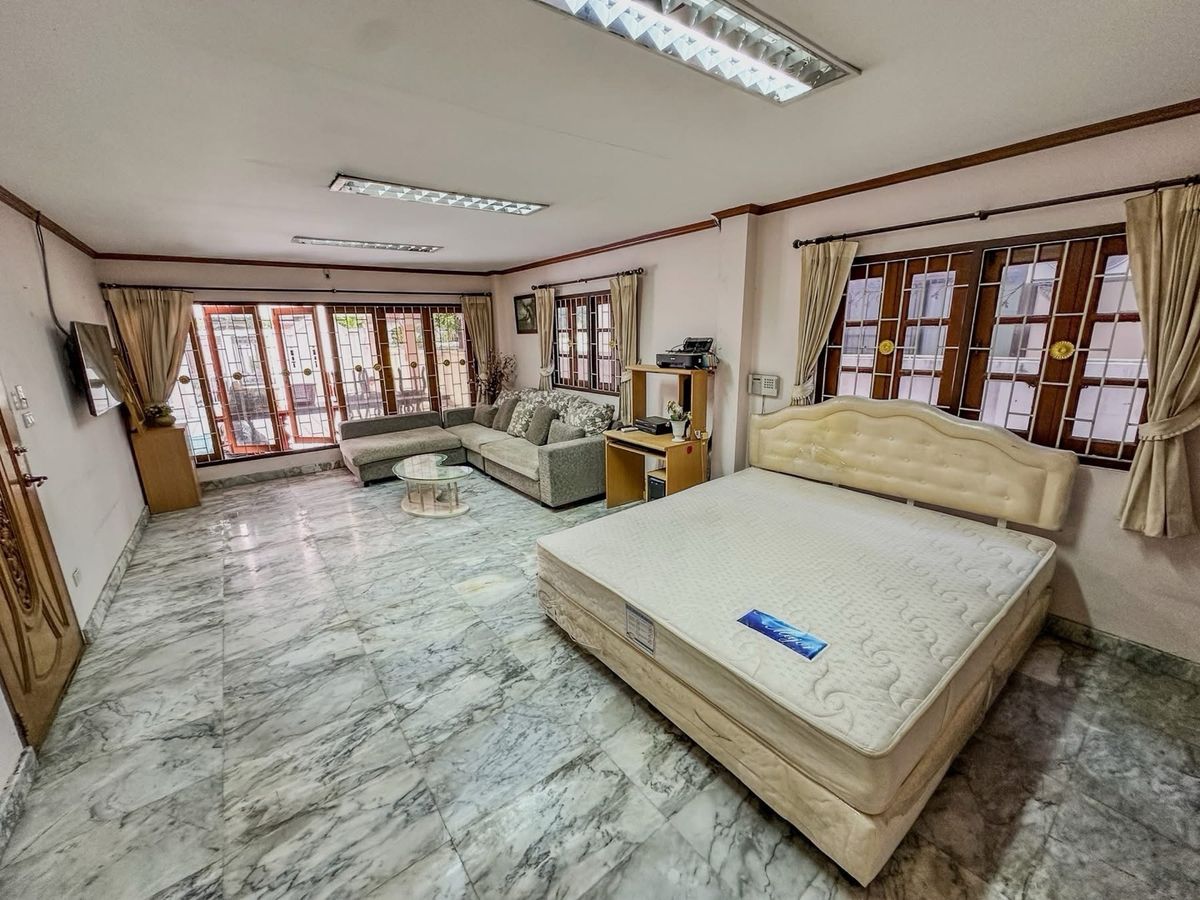 ให้เช่าบ้านนวมินทร์ รามอินทรา : 📢👇 ขาย/เช่าบ้านเดี่ยว 2 ชั้น พร้อมโกดัง เดินทางสะดวก ใกล้แหล่งชุมชน