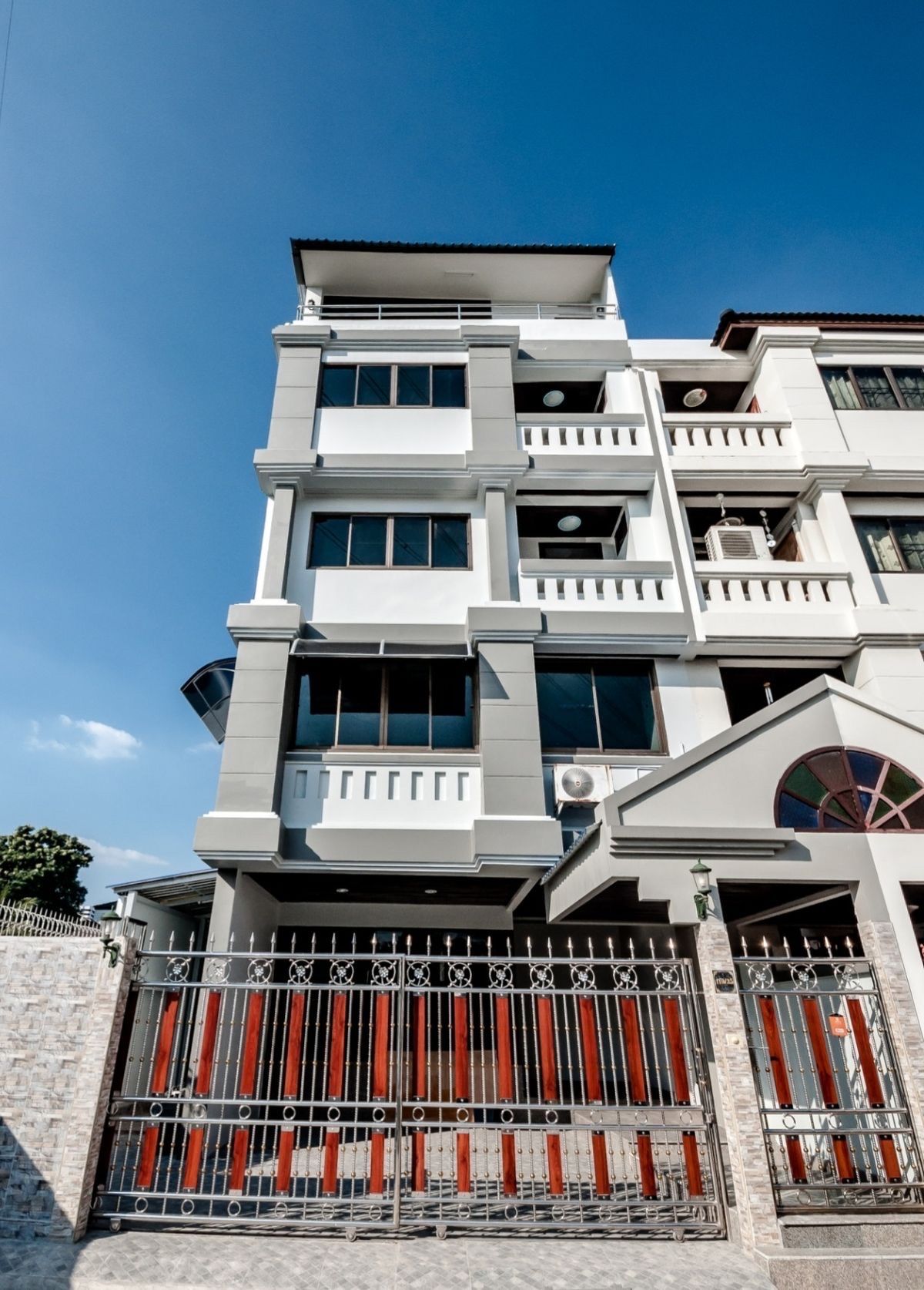 ขายทาวน์โฮมลาดพร้าว เซ็นทรัลลาดพร้าว : ทาวน์โฮมพร้อมที่ดินเปล่า 162 ตร.ว. ลาดพร้าว 18 / 5 ห้องนอน (ขาย), Townhouse with vacant land 162 sq.w. Ladprao 18 (FOR SALE) MEAW661