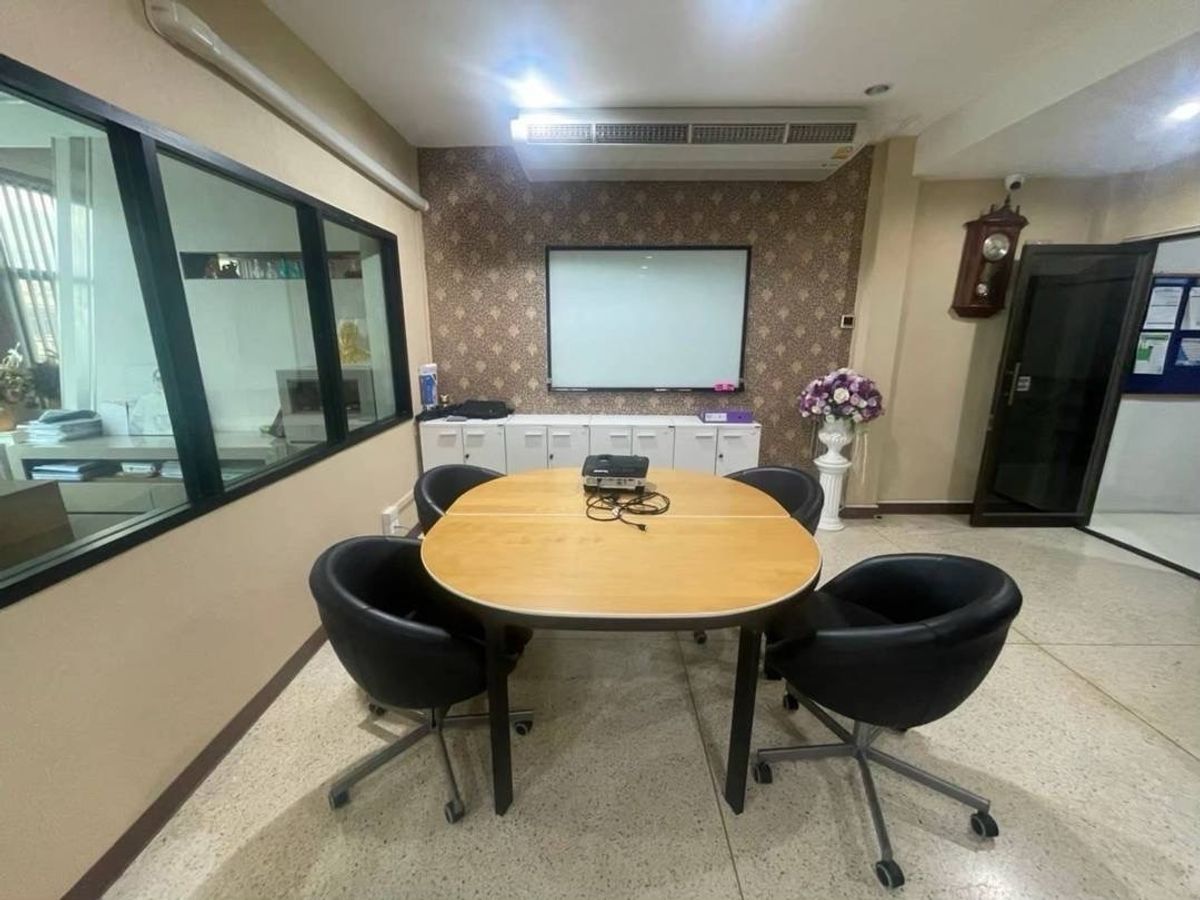 For SaleOfficeNonthaburi, Bang Yai, Bangbuathong : sell!!  3 -story office building with warehouses are located in the Arunsu Project. Factoryland  Kanchanaphisek Road, Bang Bua Thong, Nonthaburi, area 302.3 square wah