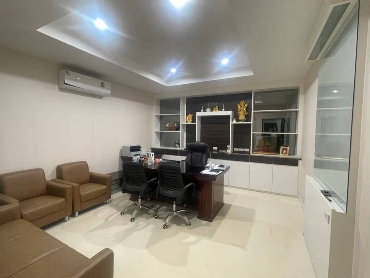 For SaleOfficeNonthaburi, Bang Yai, Bangbuathong : sell!!  3 -story office building with warehouses are located in the Arunsu Project. Factoryland  Kanchanaphisek Road, Bang Bua Thong, Nonthaburi, area 302.3 square wah