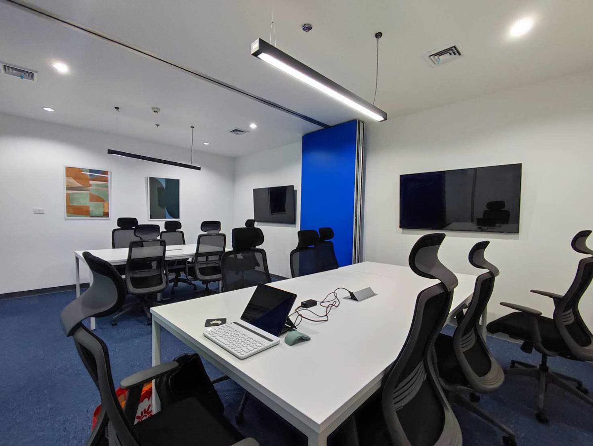 For RentOfficeSukhumvit, Asoke, Thonglor : Service Office Office area for rent Asoke Serviced Office. Beautifully decorated, ready to go to the Serm -Mitr Tower Sukhumvit21 Asoke building. The area for 1 - 50 people (starting at 10,000 baht) near the Asoke BTS, MRT Sukhumvit 21  